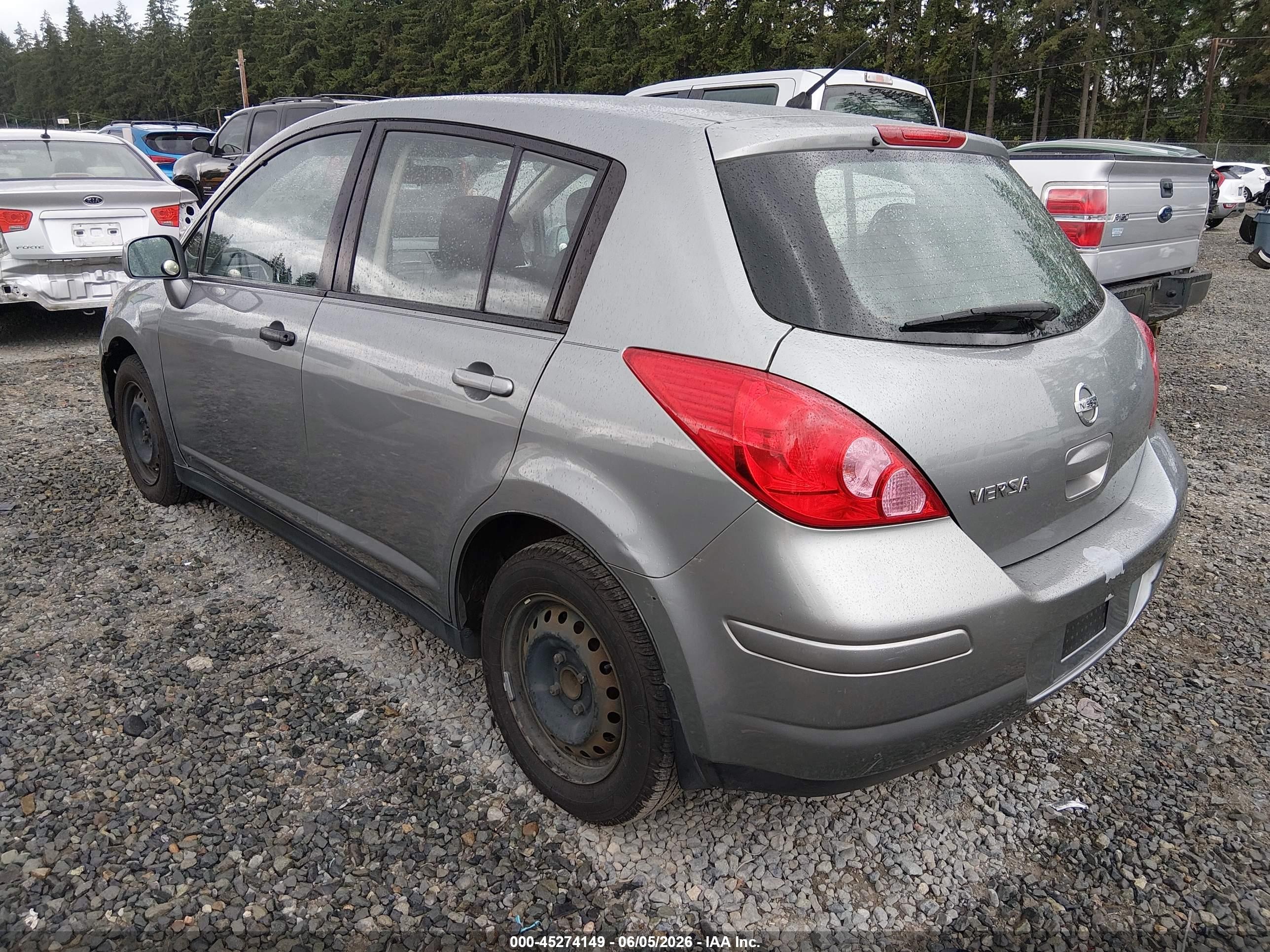 2011 Nissan Versa 1.8s Серебряный vin: 3N1BC1CP3BL515324