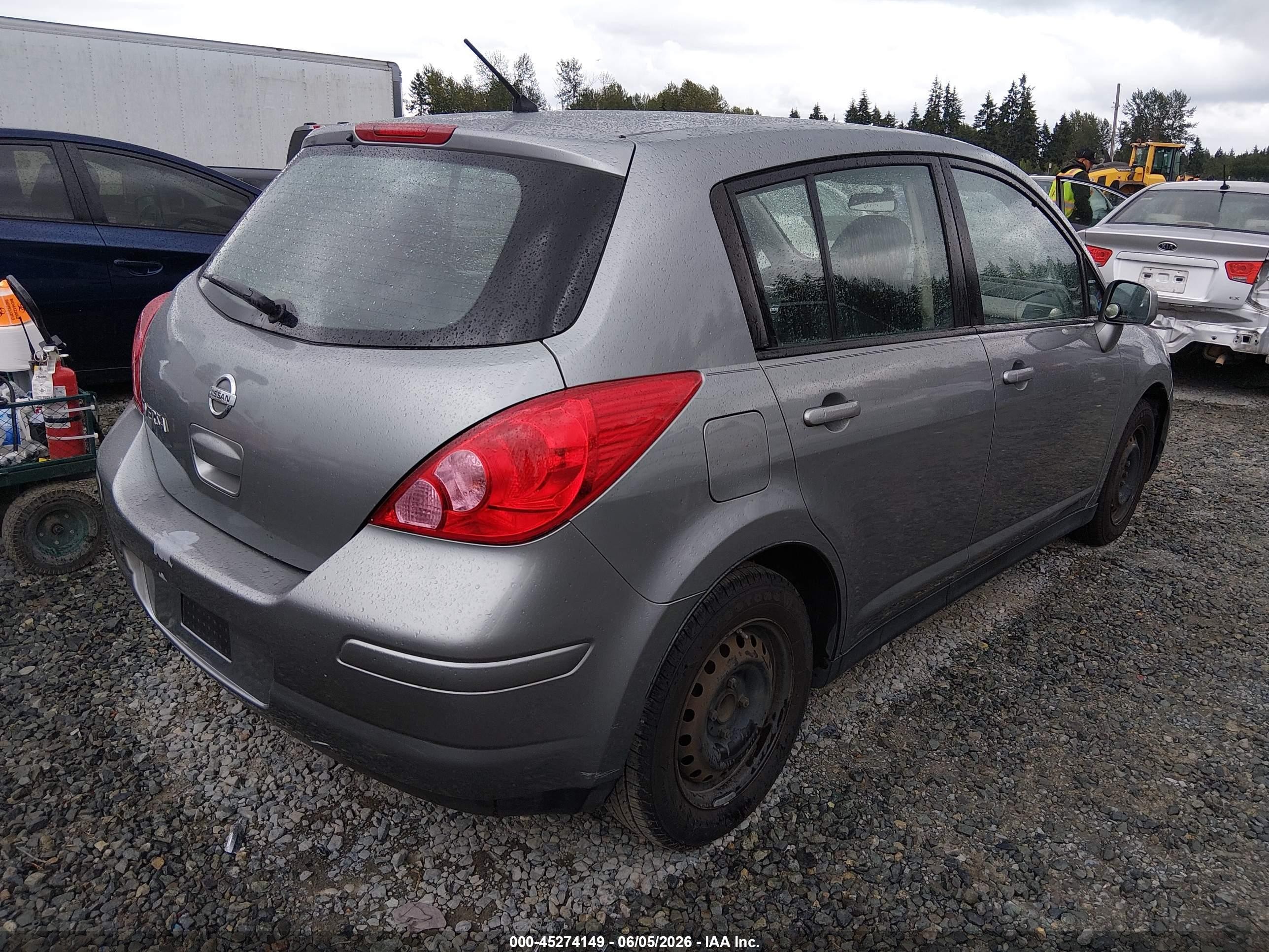 2011 Nissan Versa 1.8s Серебряный vin: 3N1BC1CP3BL515324