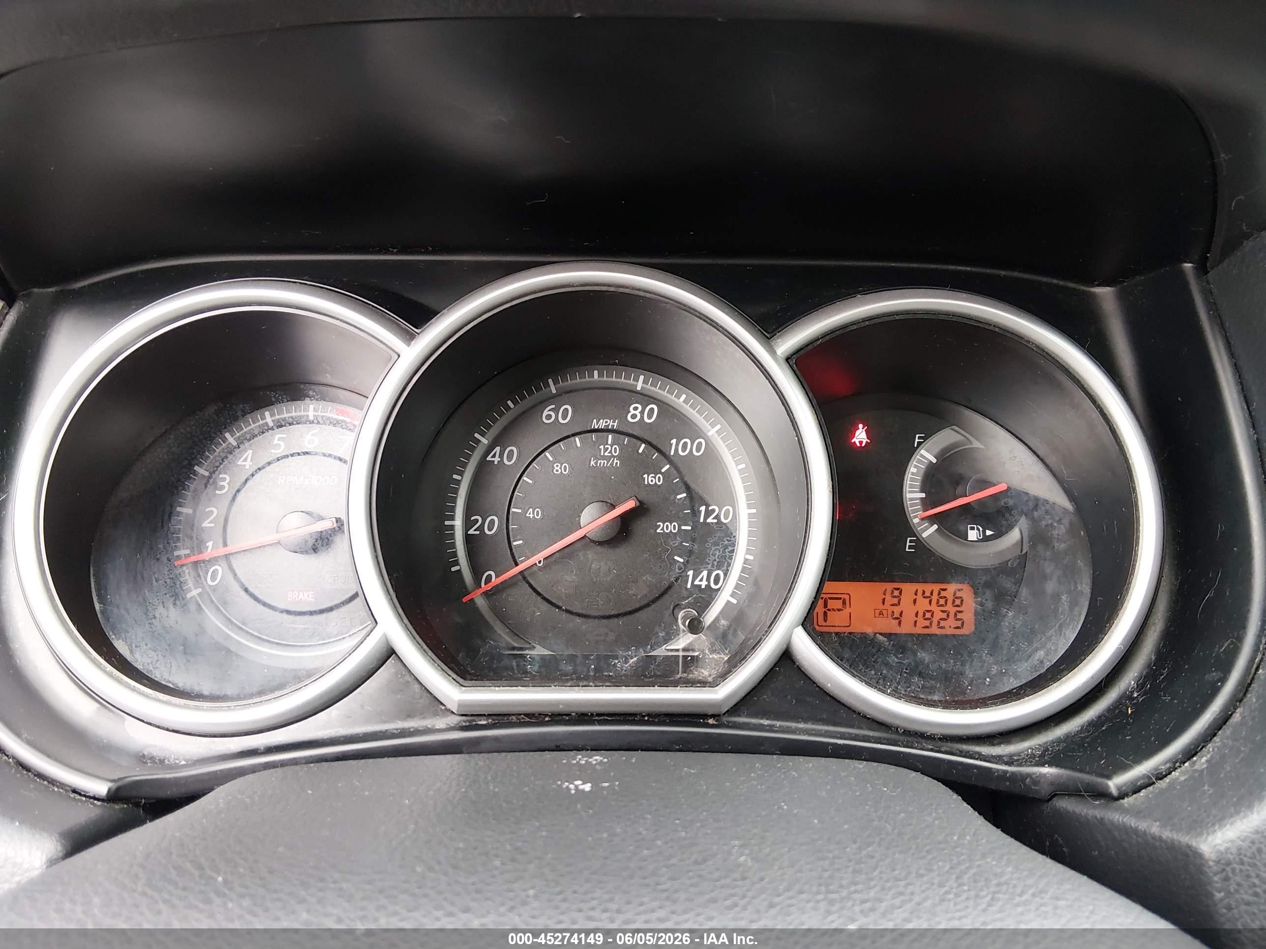 2011 Nissan Versa 1.8s Серебряный vin: 3N1BC1CP3BL515324