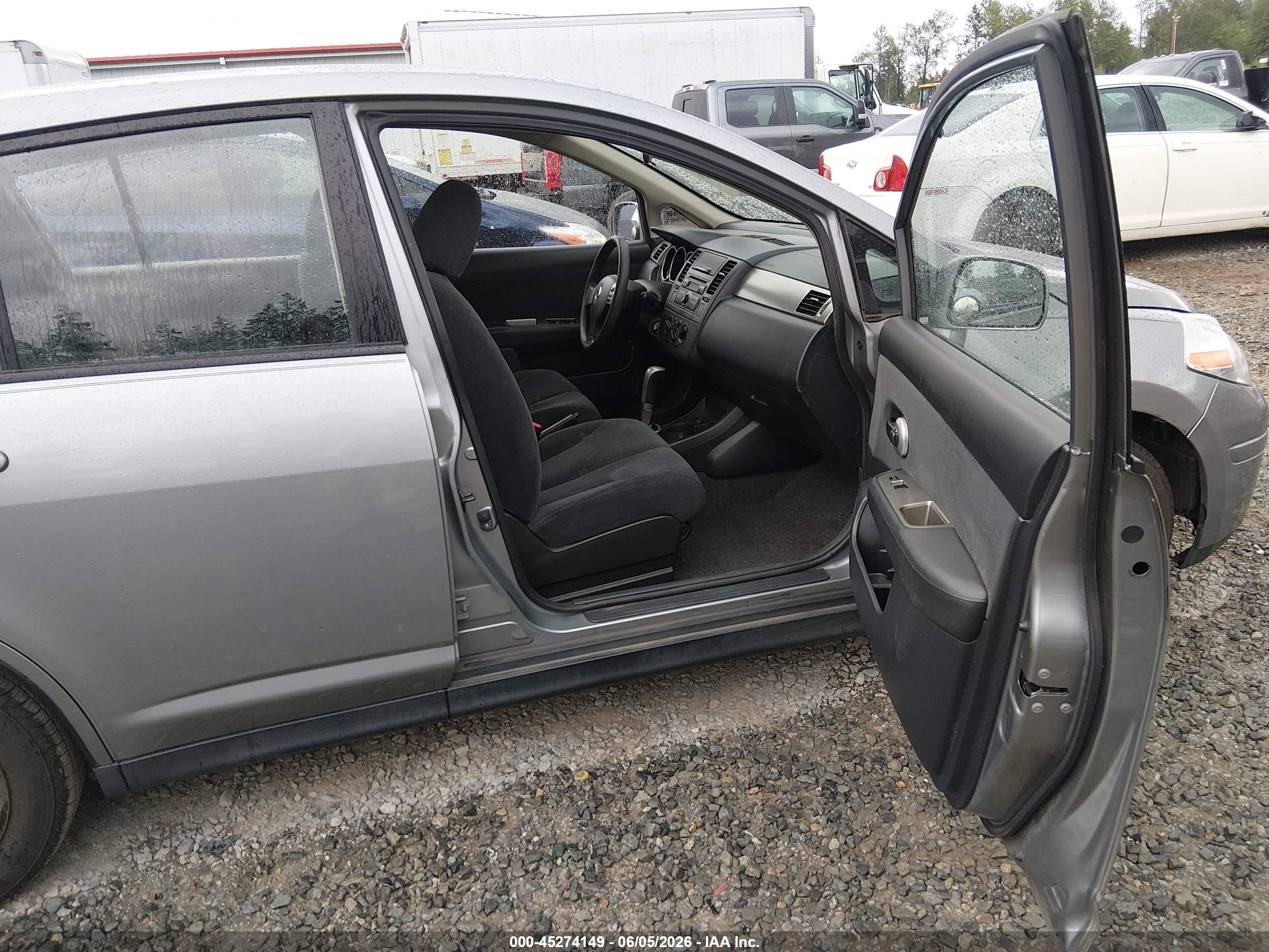 2011 Nissan Versa 1.8s Серебряный vin: 3N1BC1CP3BL515324