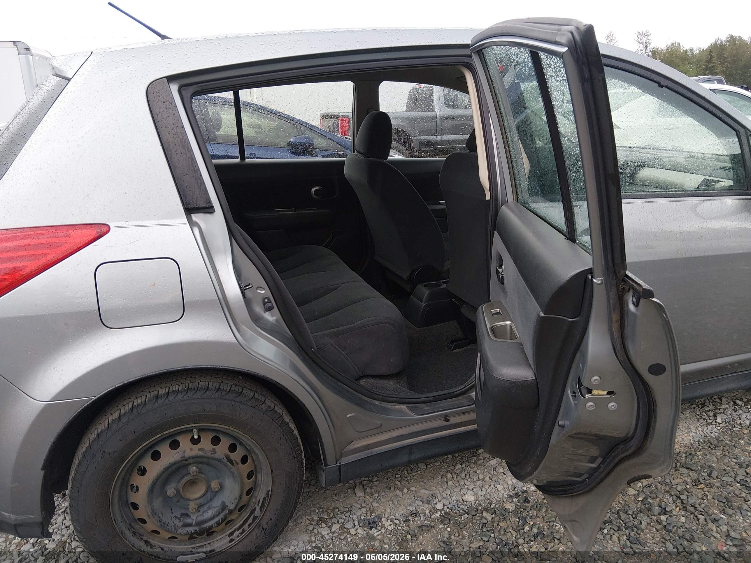 2011 Nissan Versa 1.8s Серебряный vin: 3N1BC1CP3BL515324