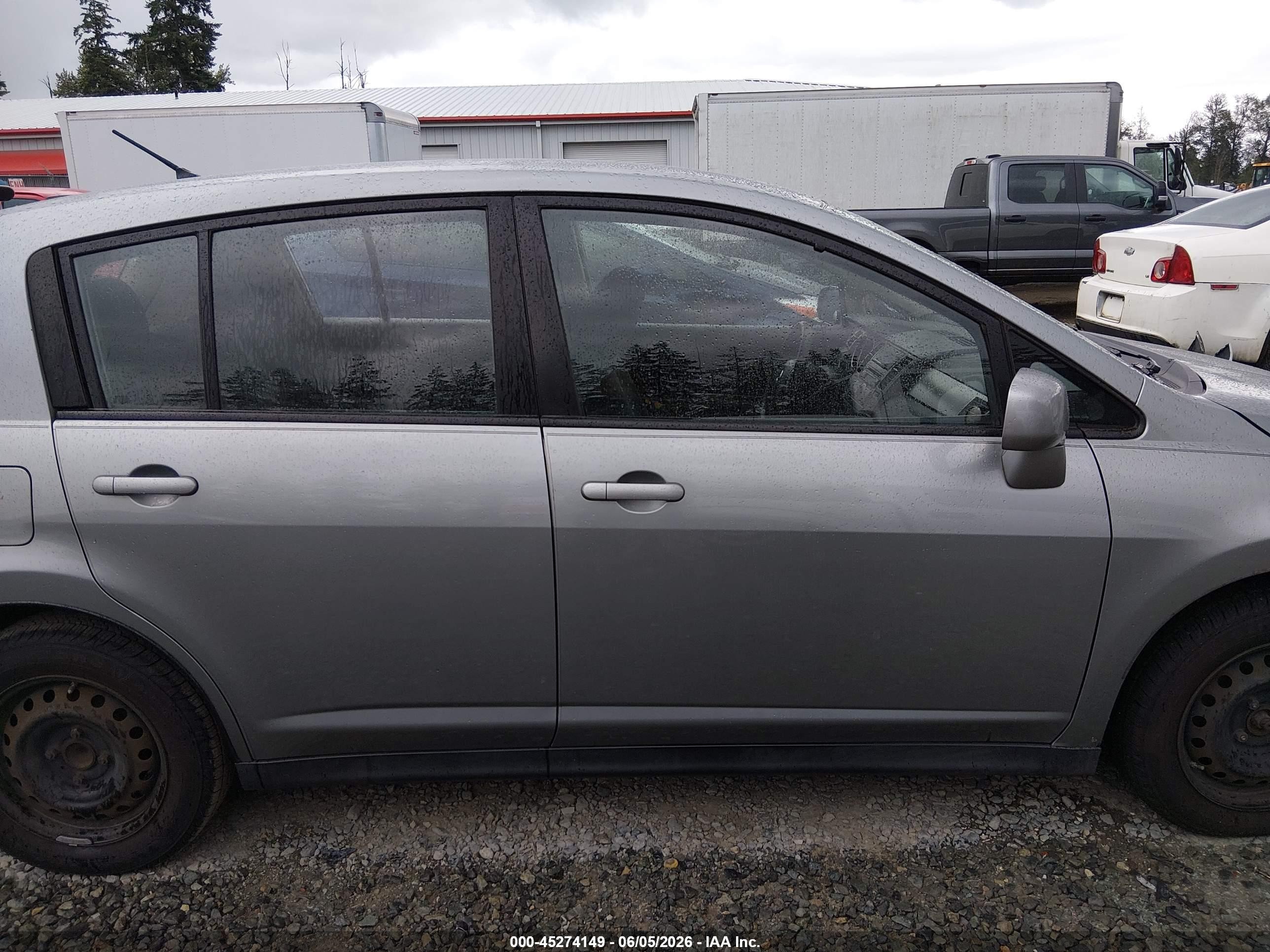 2011 Nissan Versa 1.8s Серебряный vin: 3N1BC1CP3BL515324