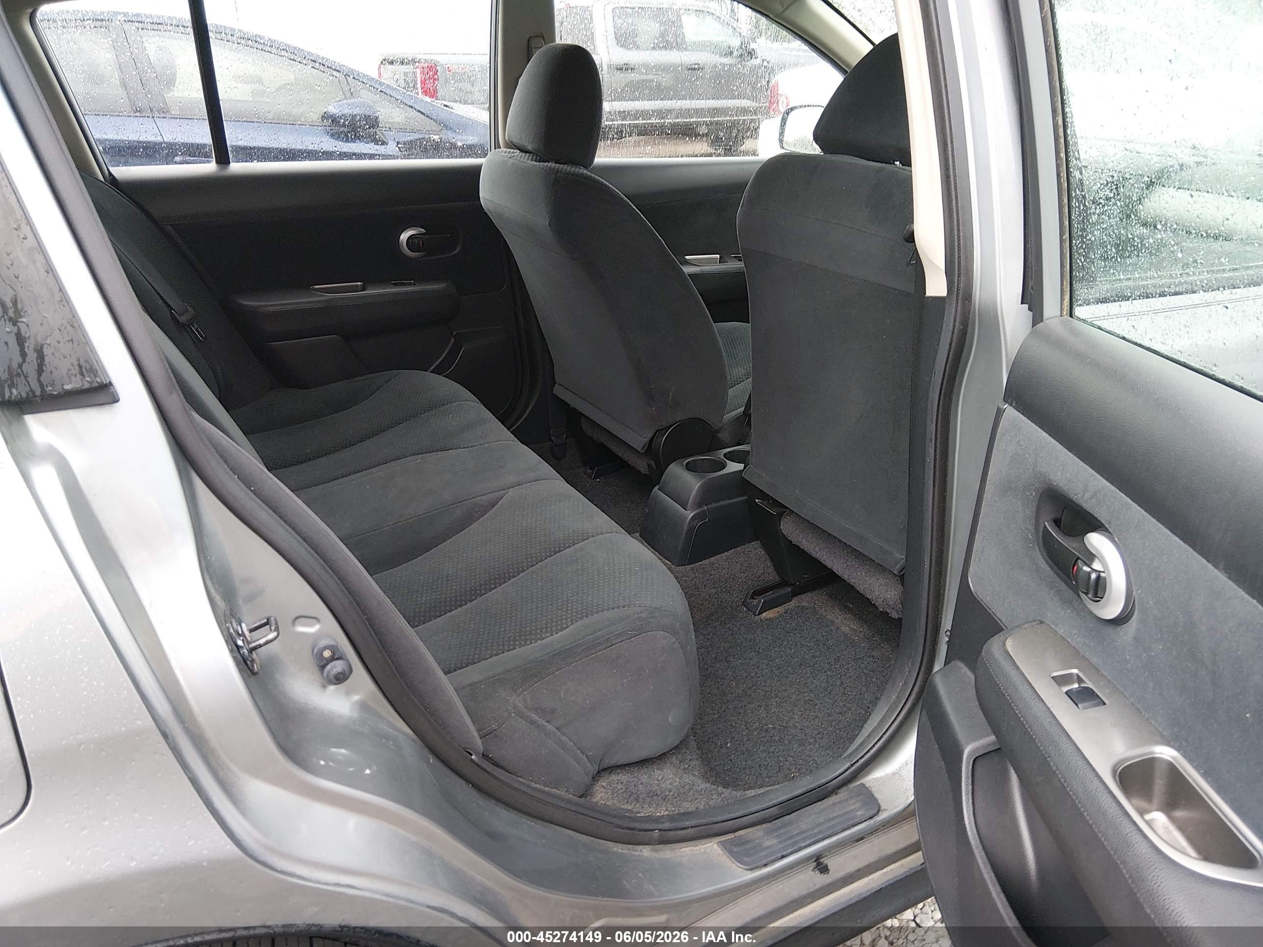 2011 Nissan Versa 1.8s Серебряный vin: 3N1BC1CP3BL515324