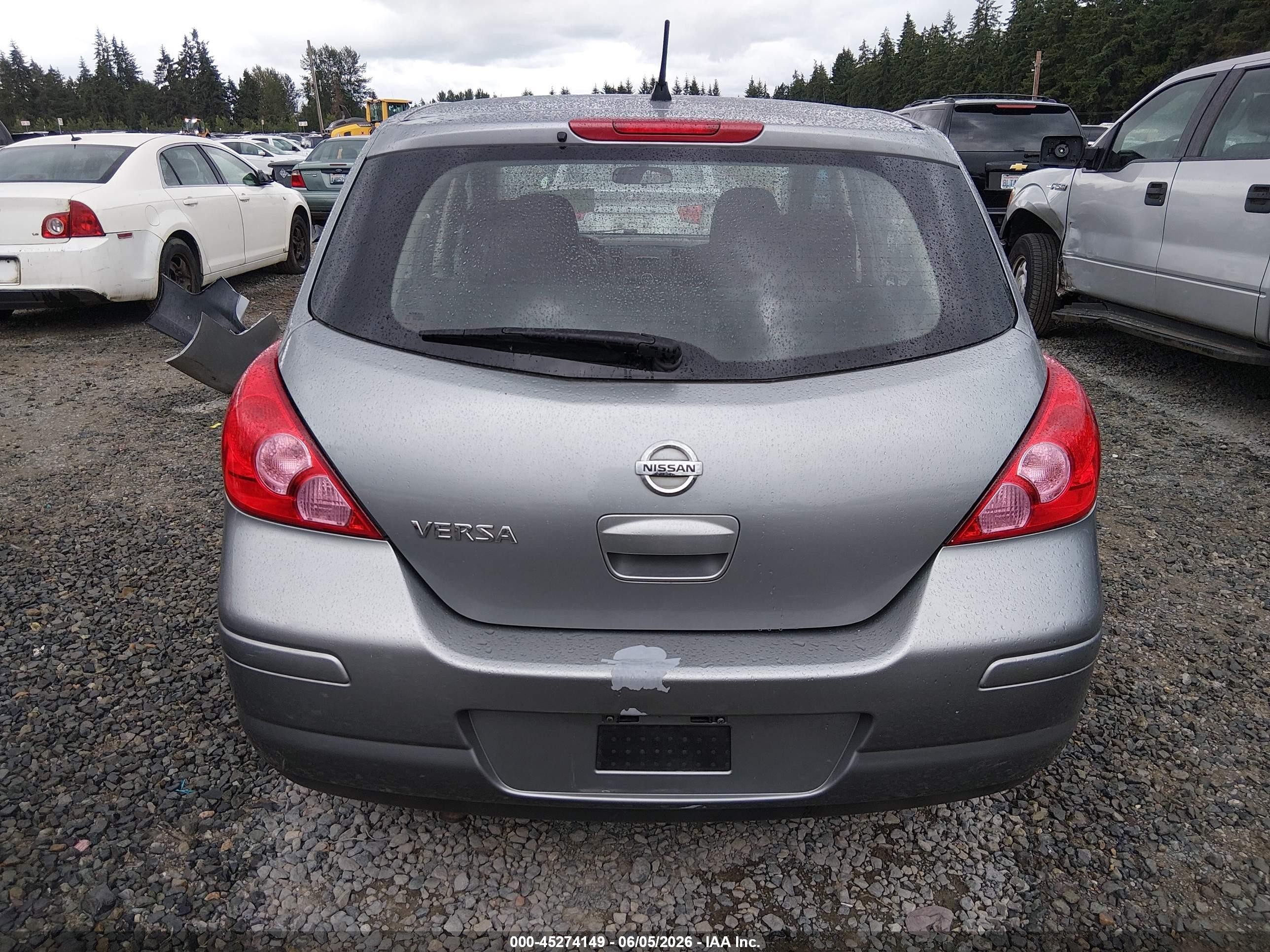 2011 Nissan Versa 1.8s Серебряный vin: 3N1BC1CP3BL515324