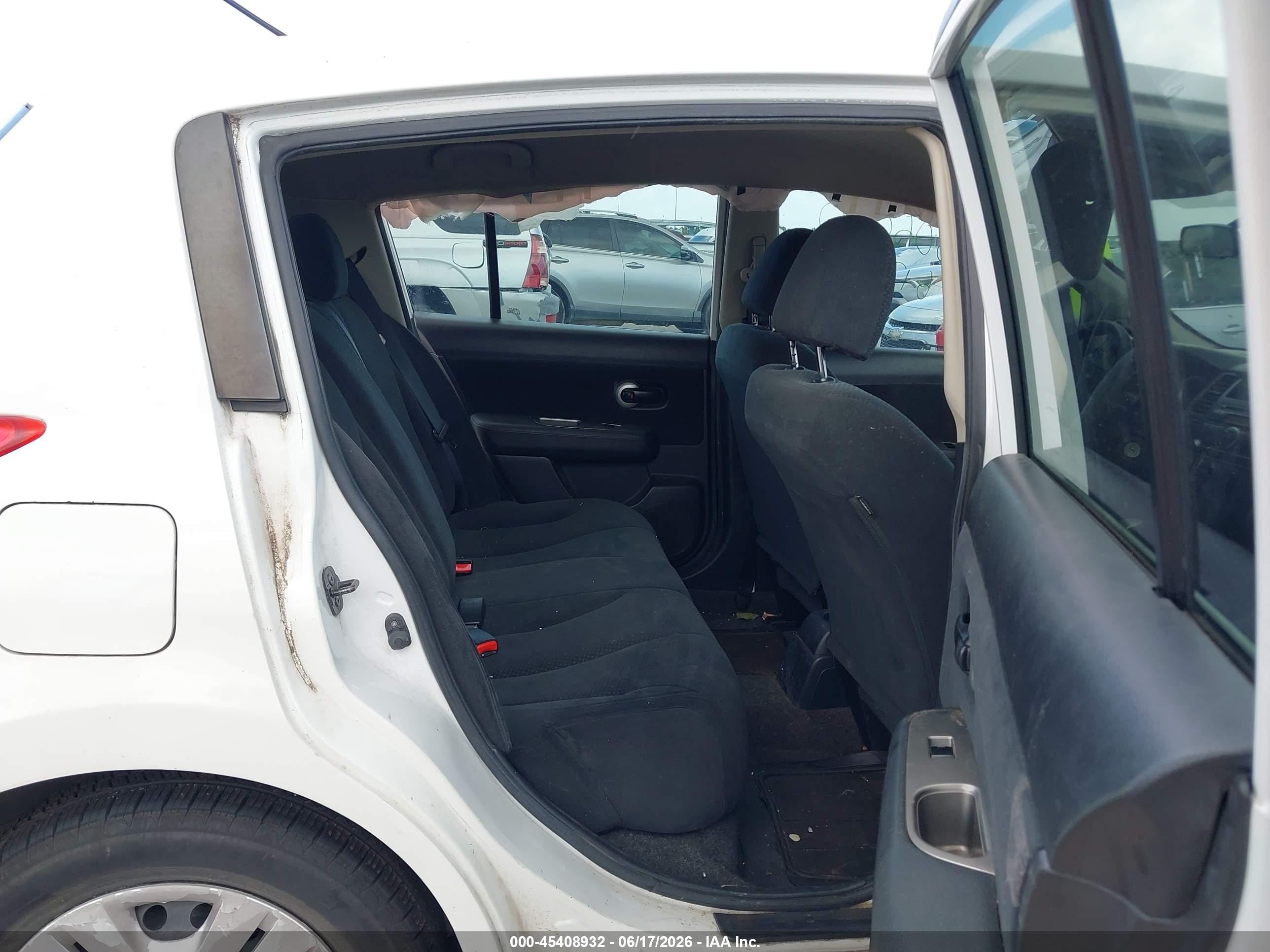 2011 Nissan Versa 1.8s White vin: 3N1BC1CP3BL515565