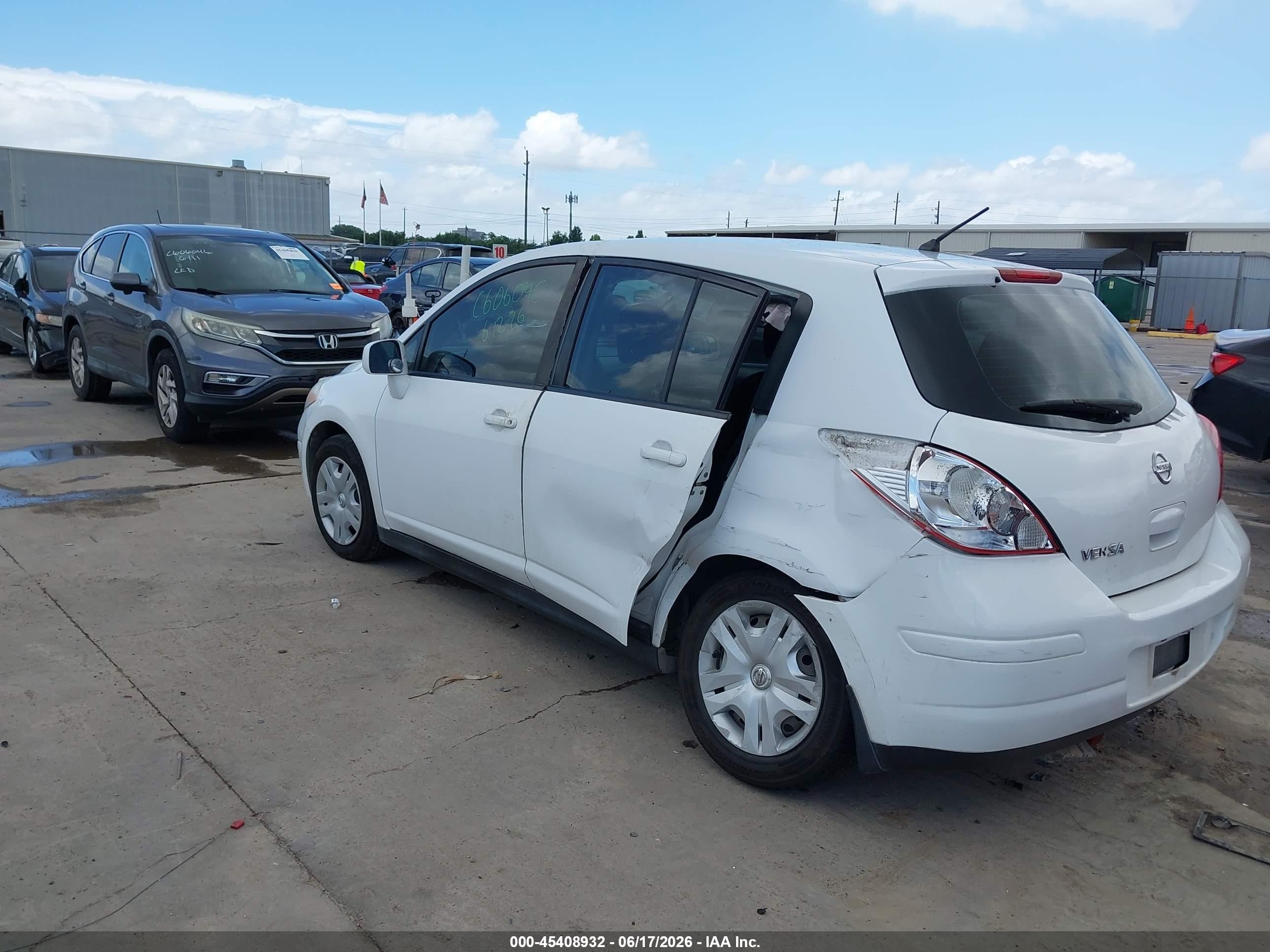 2011 Nissan Versa 1.8s White vin: 3N1BC1CP3BL515565