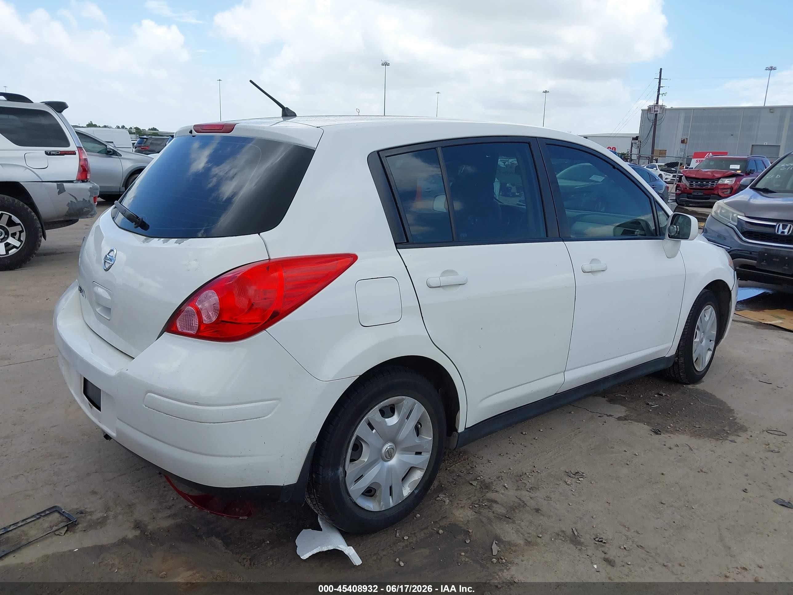 2011 Nissan Versa 1.8s White vin: 3N1BC1CP3BL515565