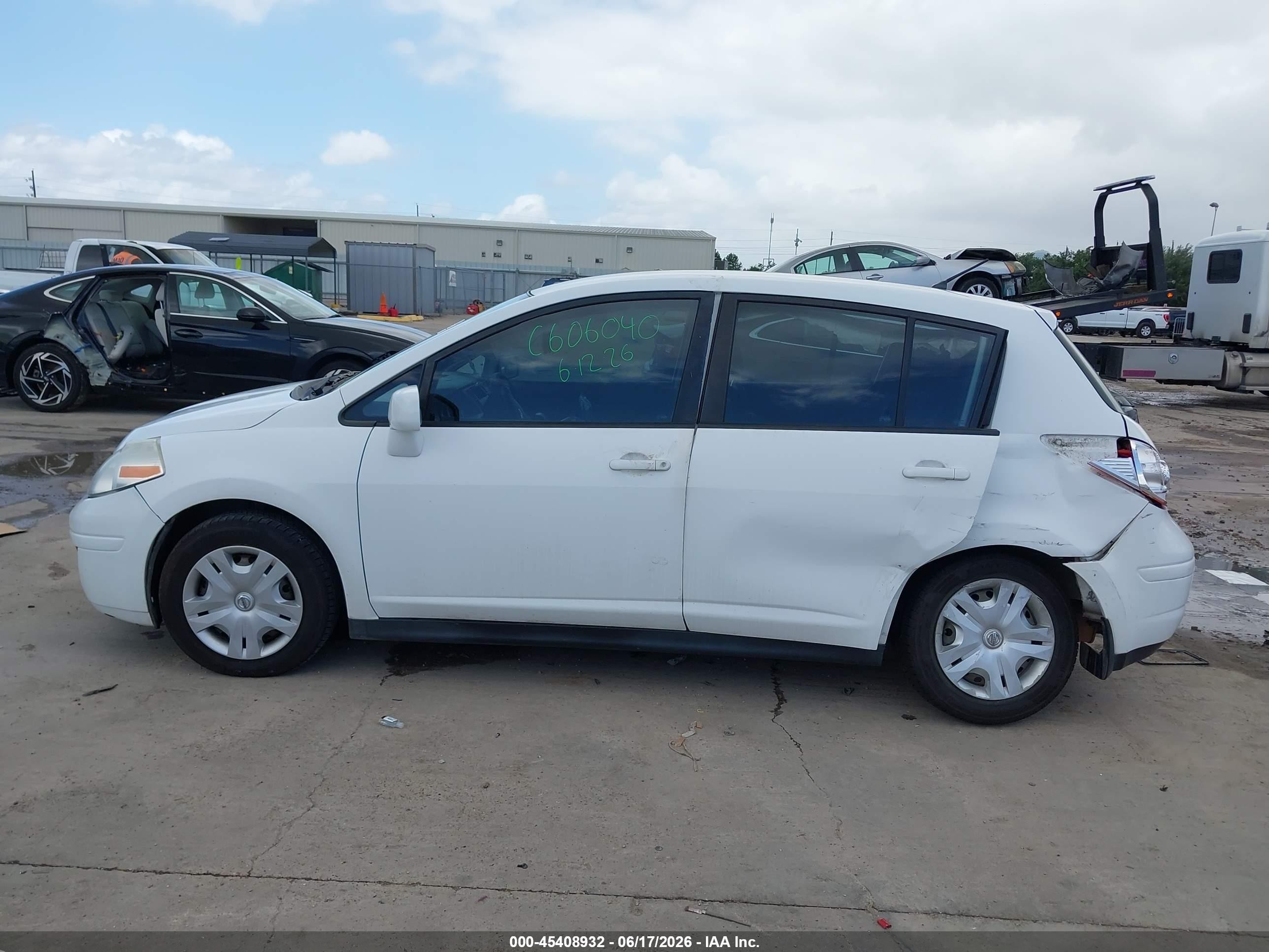 2011 Nissan Versa 1.8s White vin: 3N1BC1CP3BL515565