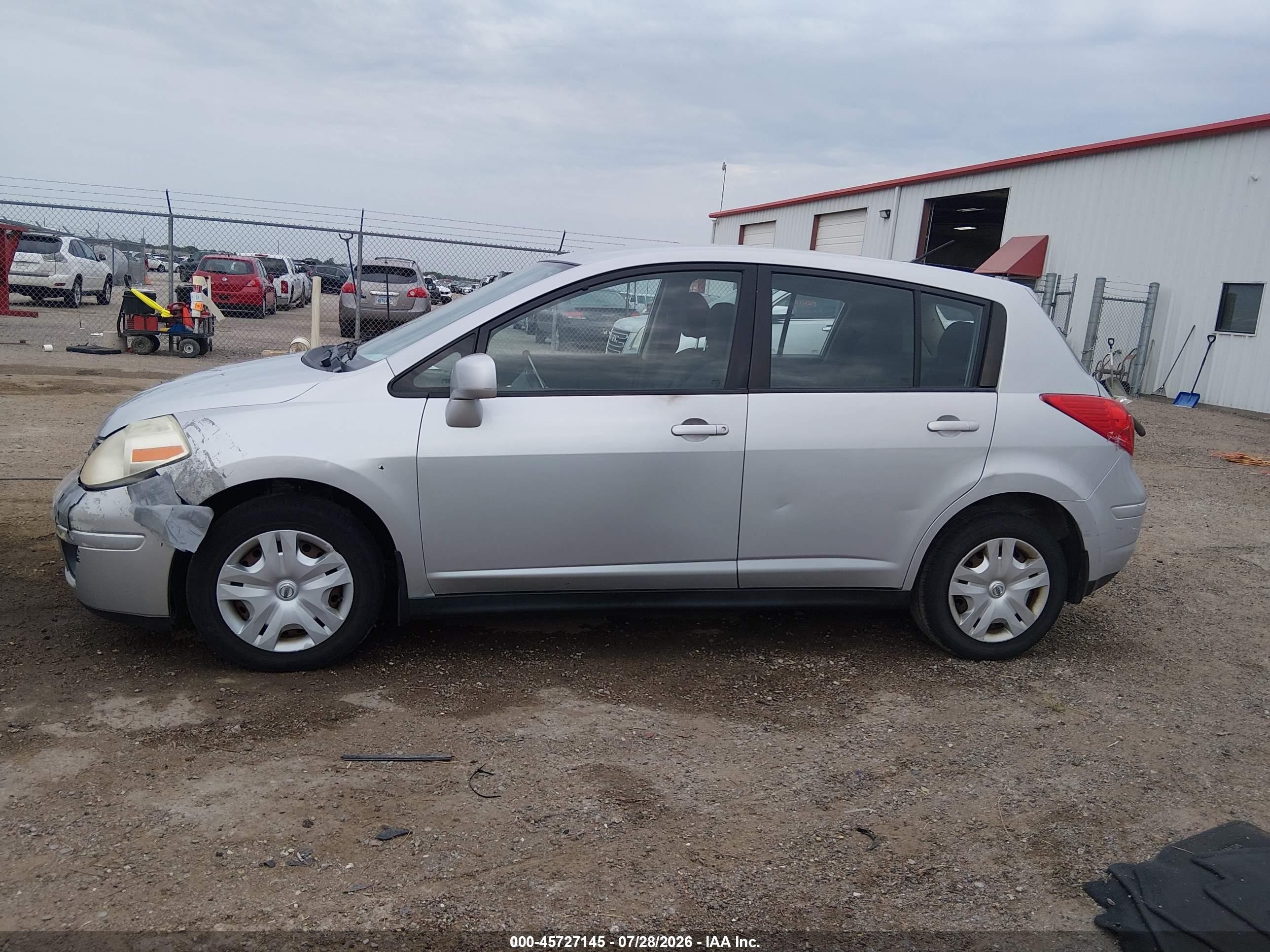 2012 Nissan Versa 1.8 S Серый vin: 3N1BC1CP3CK236124