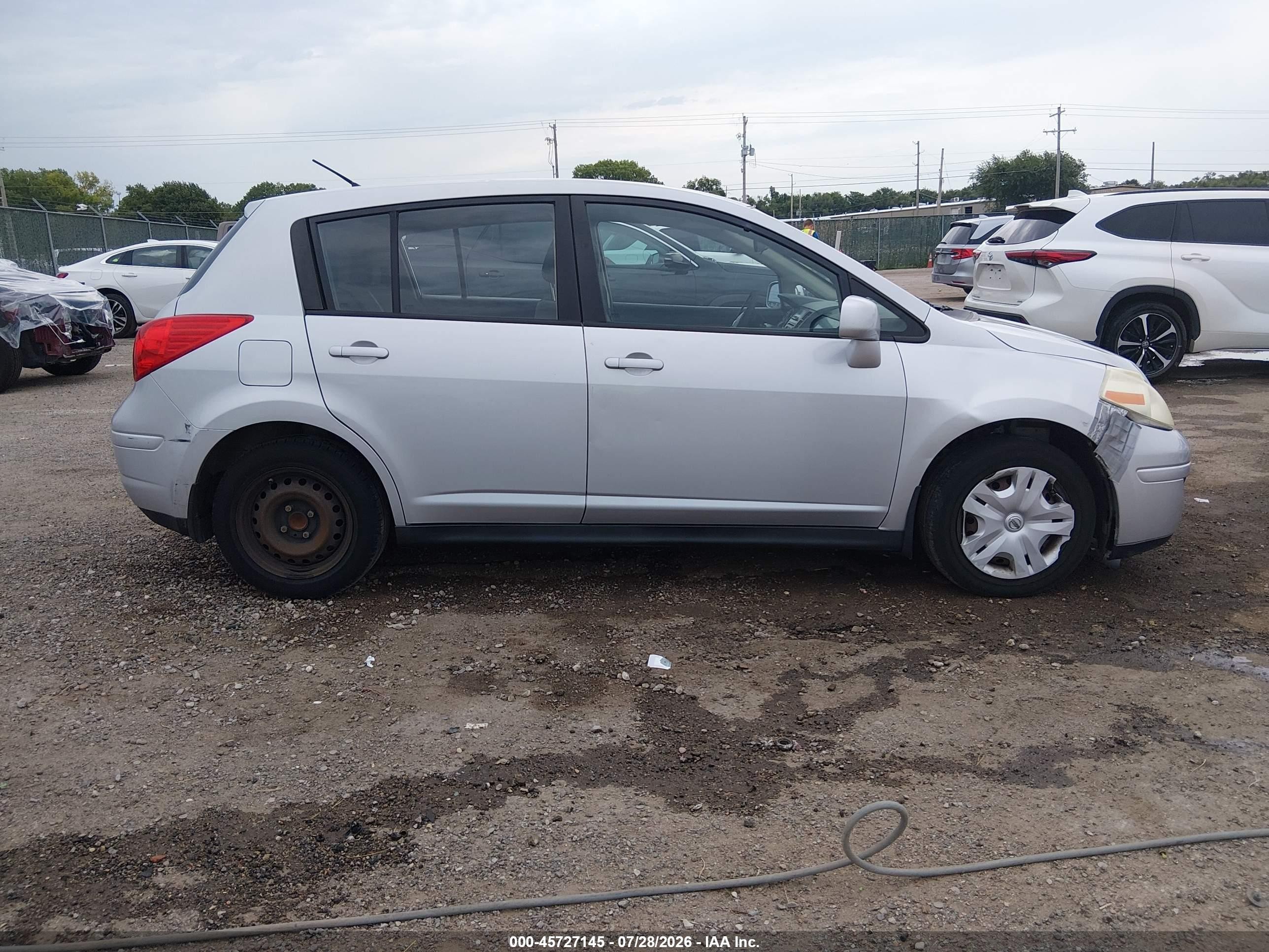 2012 Nissan Versa 1.8 S Серый vin: 3N1BC1CP3CK236124