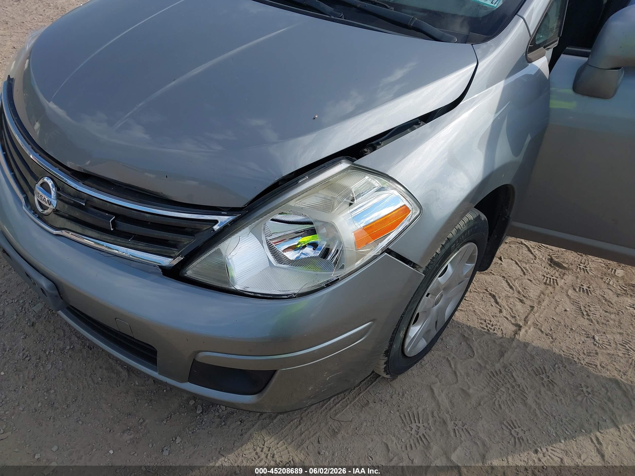 2012 Nissan Versa 1.8 S Silver vin: 3N1BC1CP3CK241078