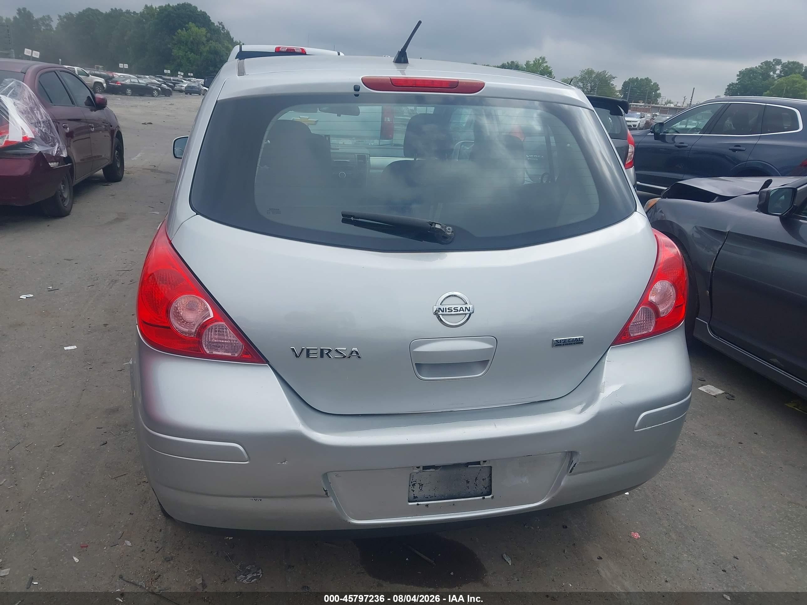 2012 Nissan Versa 1.8 S Серебряный vin: 3N1BC1CP3CK247205