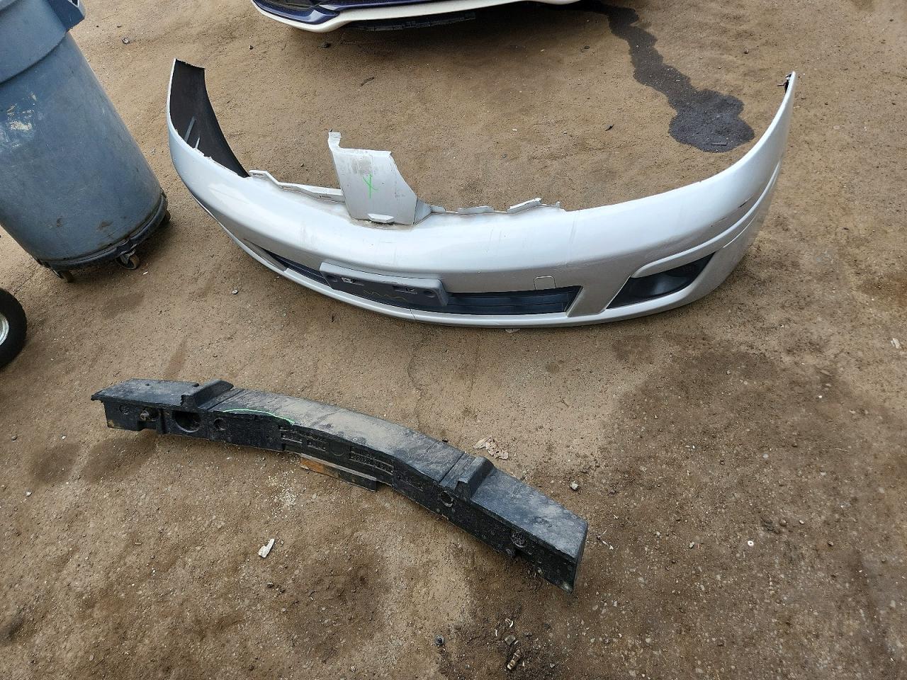 2012 Nissan Versa 1.8 S Silver vin: 3N1BC1CP3CK803108