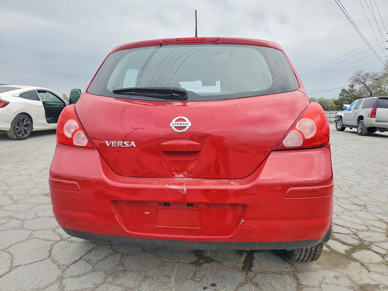 2012 Nissan Versa 1.8 S Red vin: 3N1BC1CP3CK814903