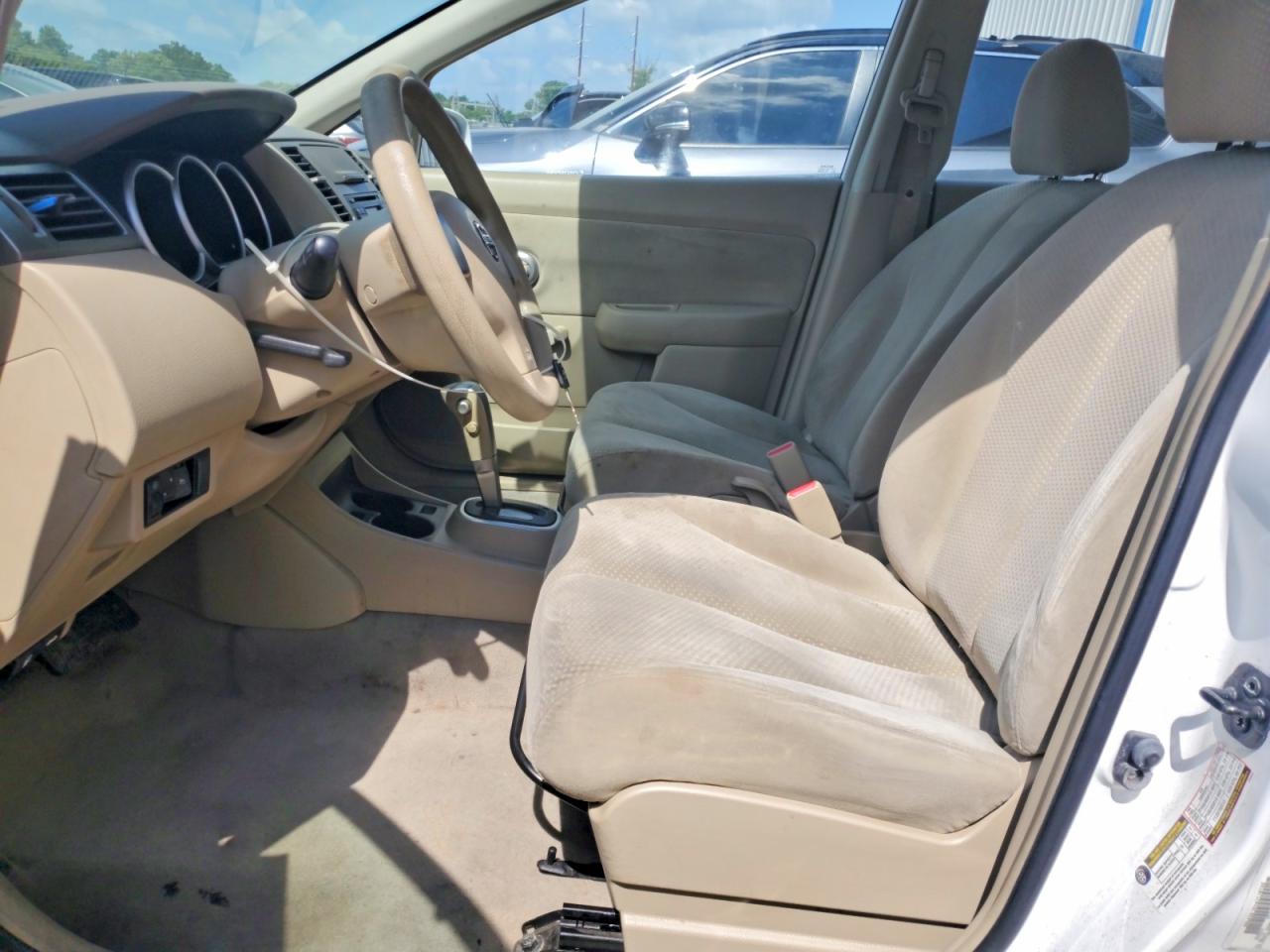 2010 Nissan Versa S Белый vin: 3N1BC1CP4AL353928