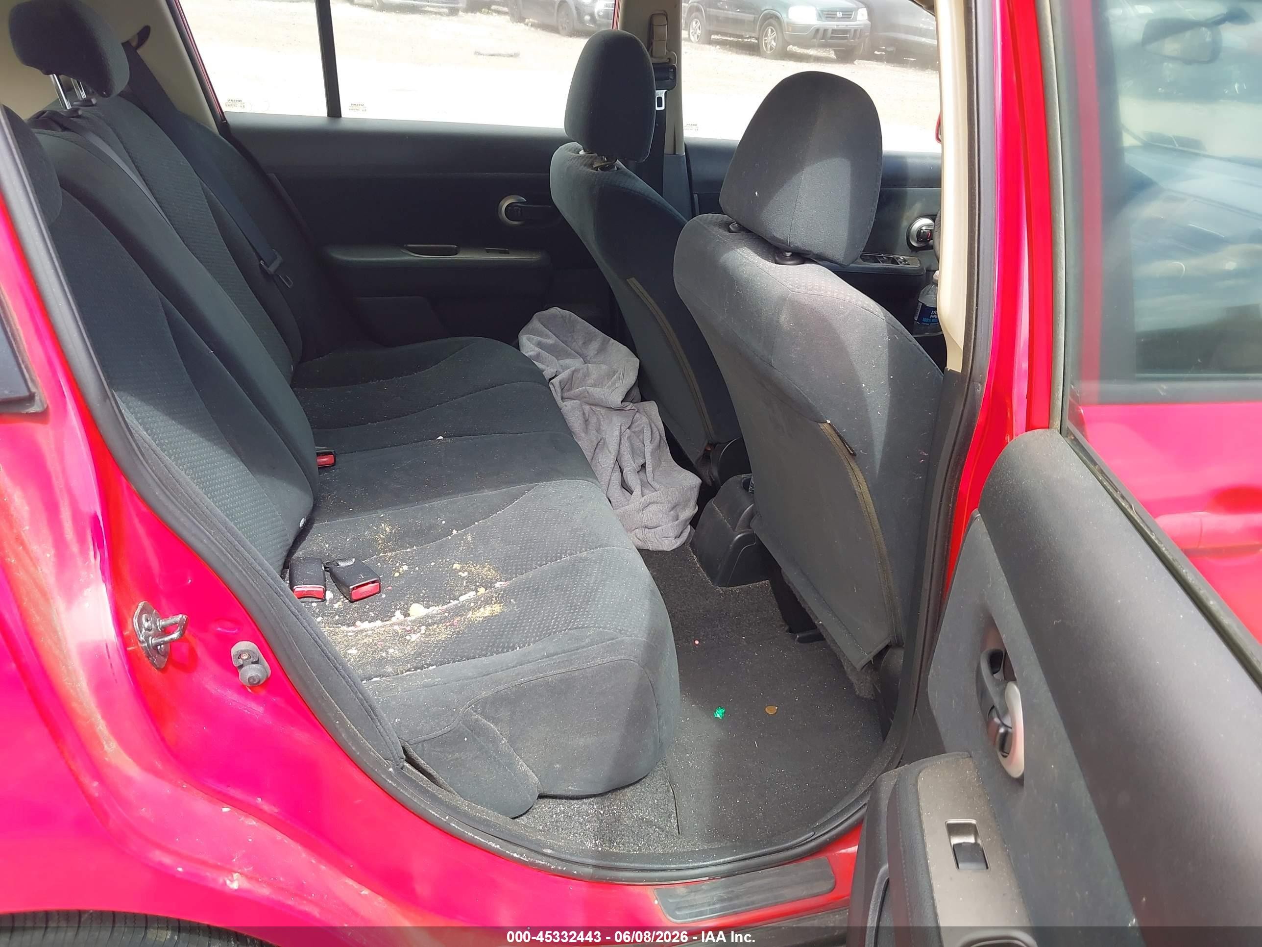 2010 Nissan Versa 1.8s Red vin: 3N1BC1CP4AL375752