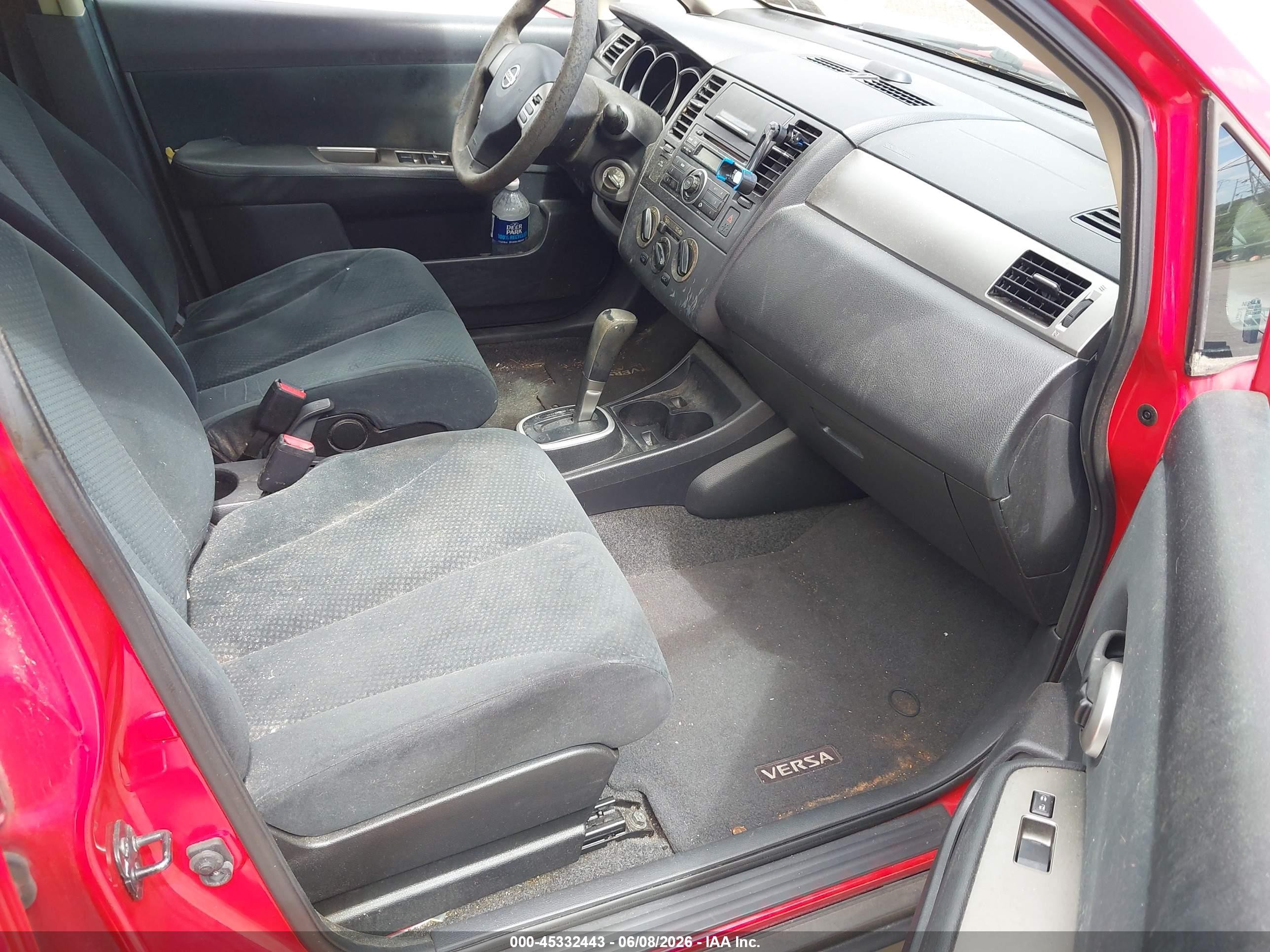 2010 Nissan Versa 1.8s Red vin: 3N1BC1CP4AL375752