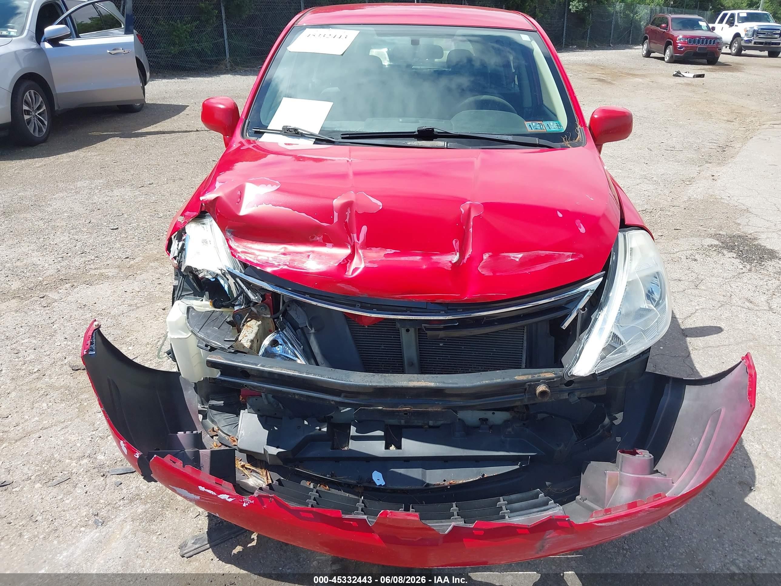 2010 Nissan Versa 1.8s Red vin: 3N1BC1CP4AL375752