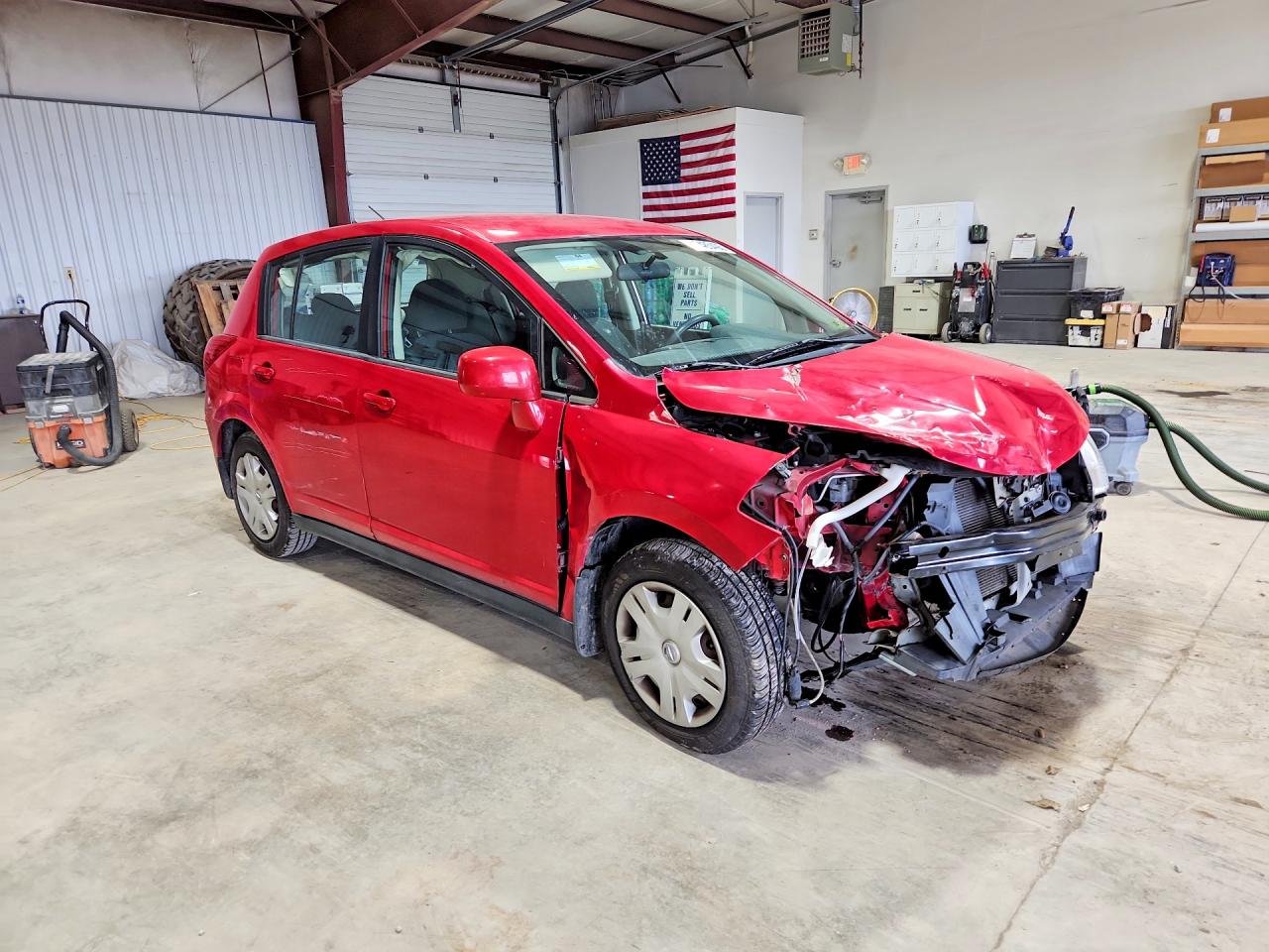 2010 Nissan Versa 1.8 S Red vin: 3N1BC1CP4AL376593