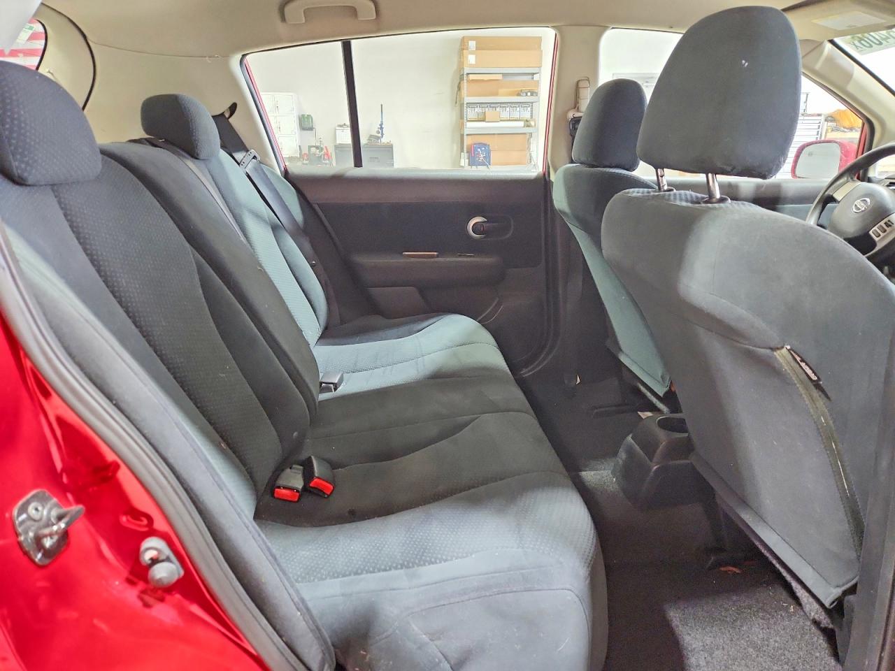 2010 Nissan Versa 1.8 S Red vin: 3N1BC1CP4AL376593