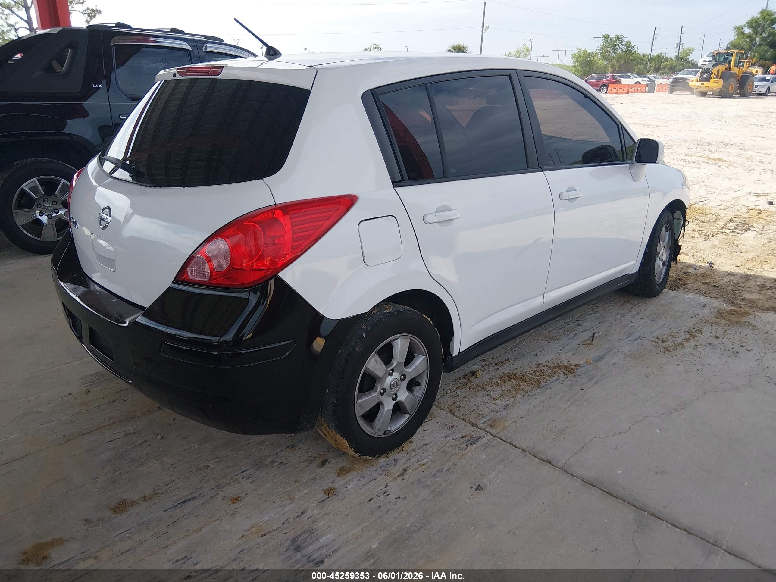 2010 Nissan Versa 1.8s White vin: 3N1BC1CP4AL376870