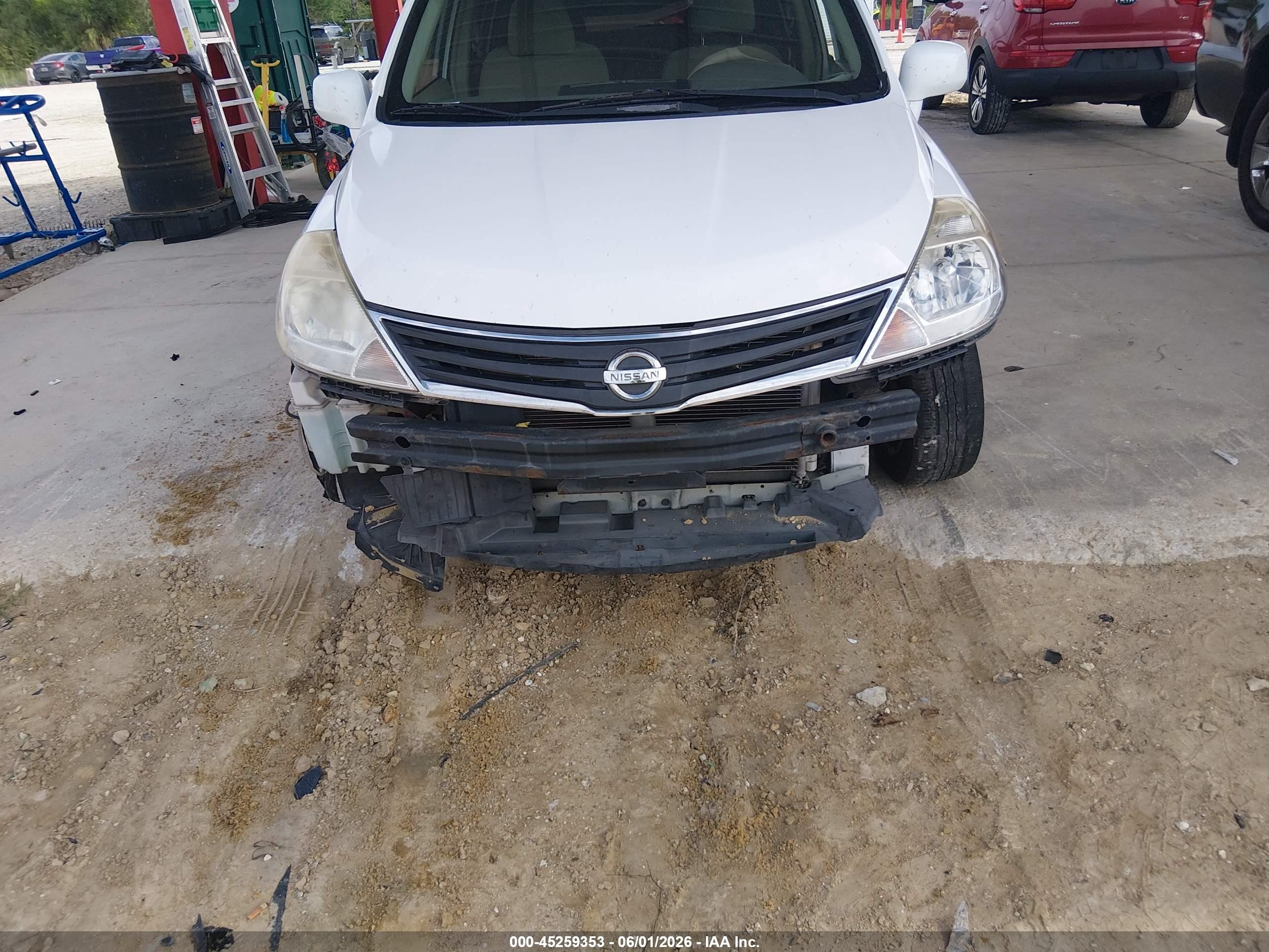 2010 Nissan Versa 1.8s White vin: 3N1BC1CP4AL376870