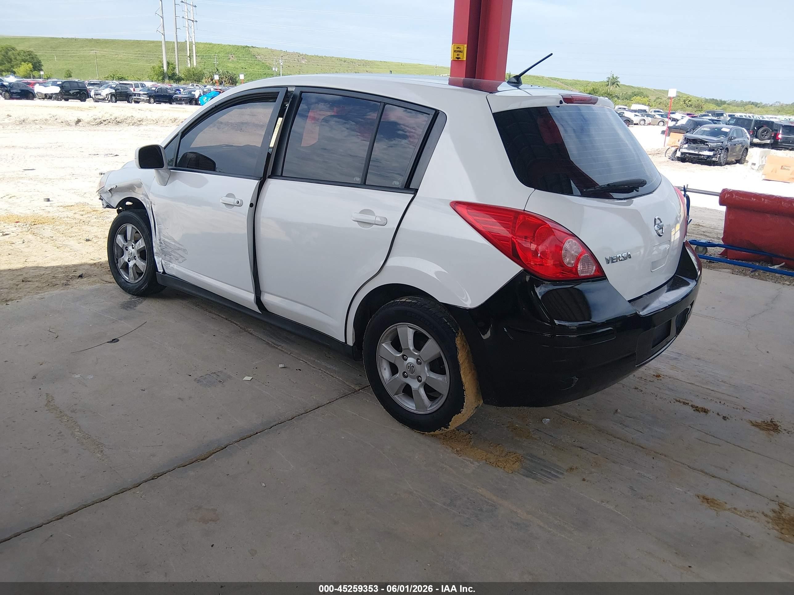 2010 Nissan Versa 1.8s White vin: 3N1BC1CP4AL376870