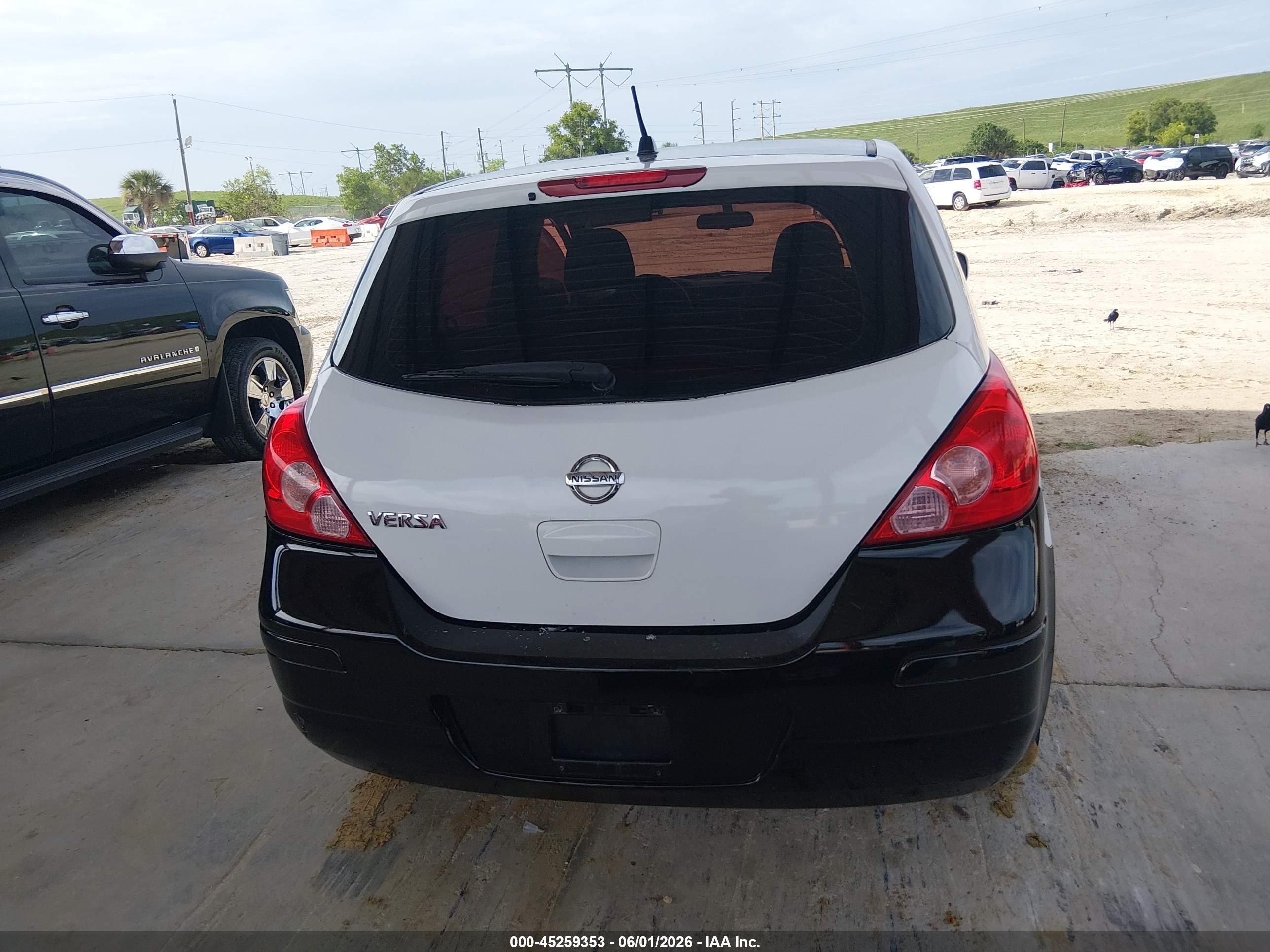 2010 Nissan Versa 1.8s White vin: 3N1BC1CP4AL376870