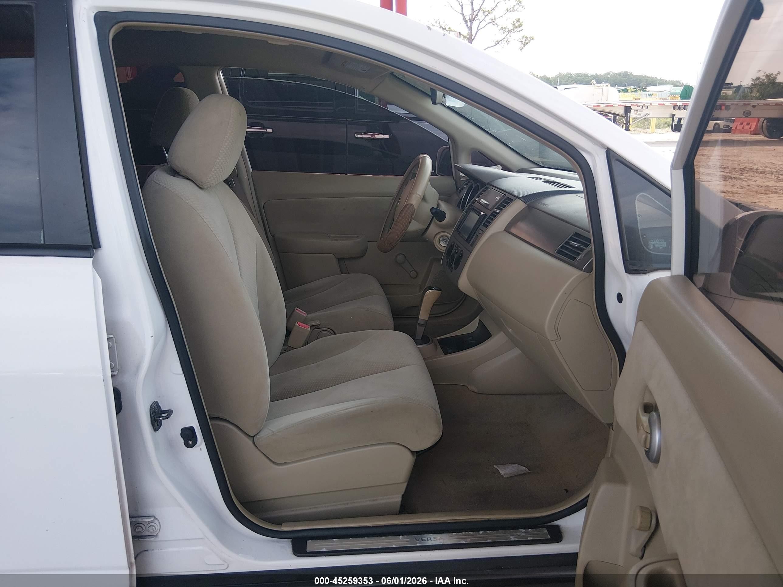 2010 Nissan Versa 1.8s White vin: 3N1BC1CP4AL376870