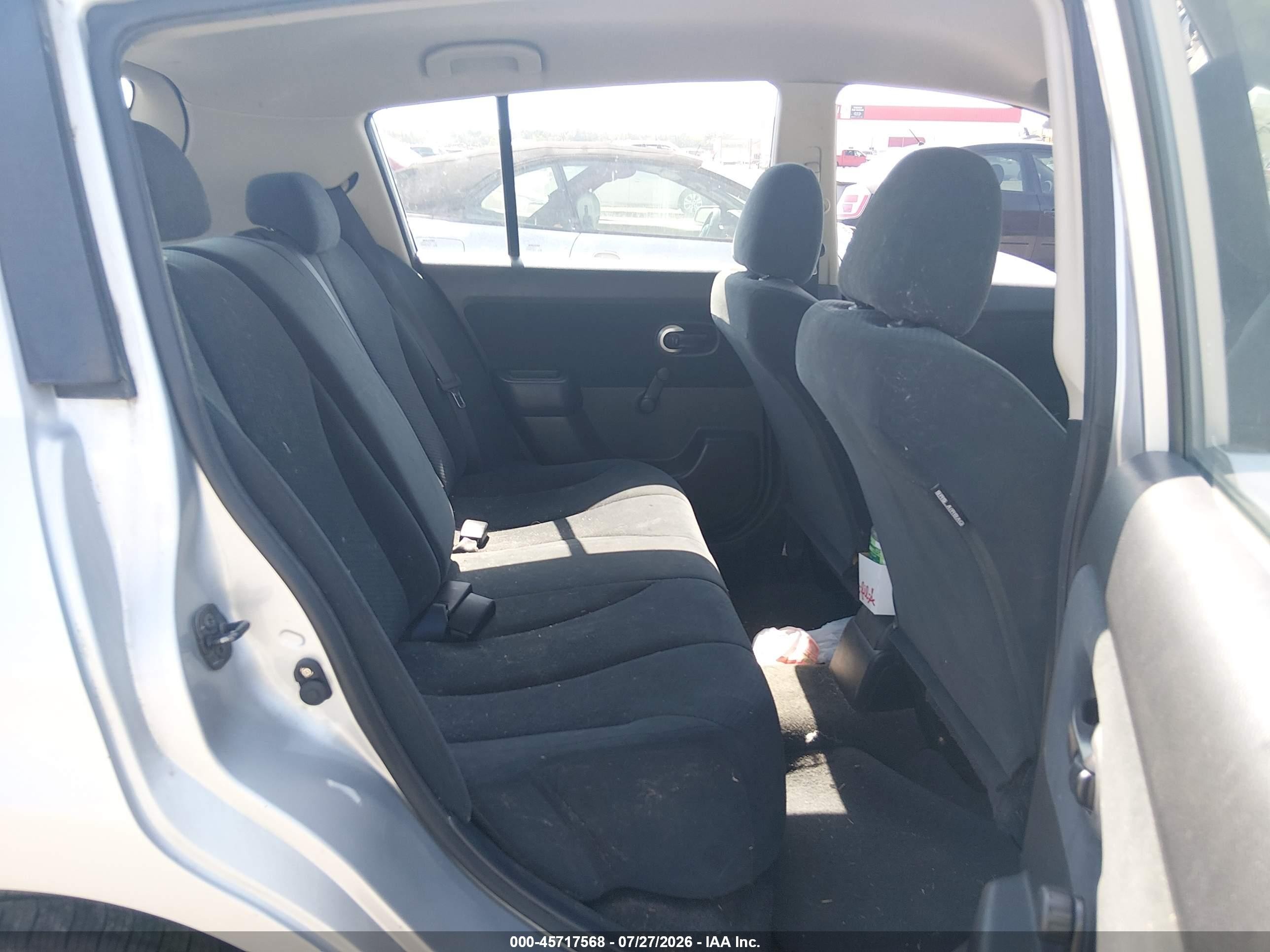 2010 Nissan Versa 1.8s Silver vin: 3N1BC1CP4AL433097