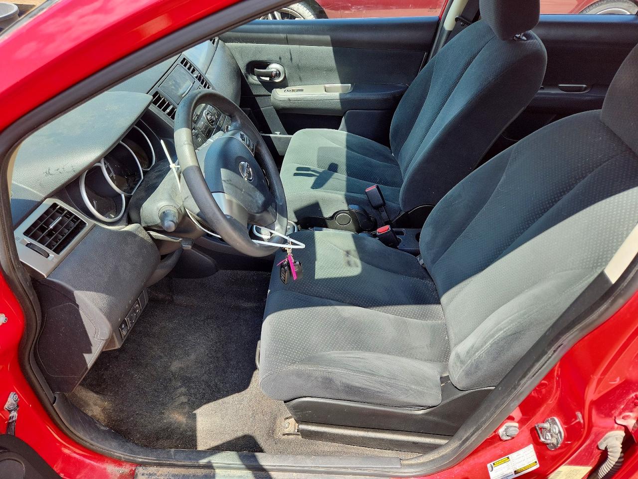 2010 Nissan Versa 1.8 S Red vin: 3N1BC1CP4AL445167
