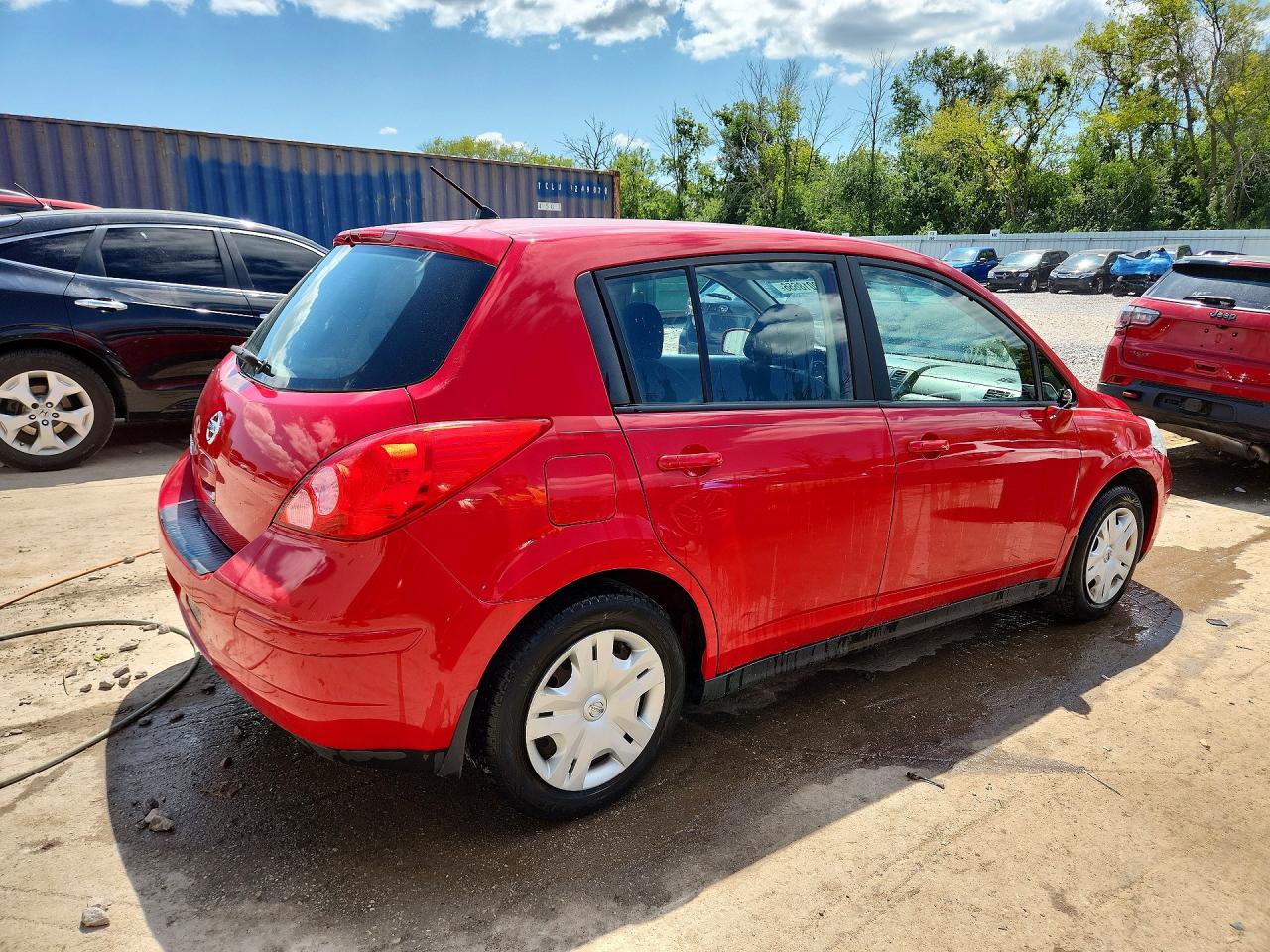 2010 Nissan Versa 1.8 S Red vin: 3N1BC1CP4AL445167