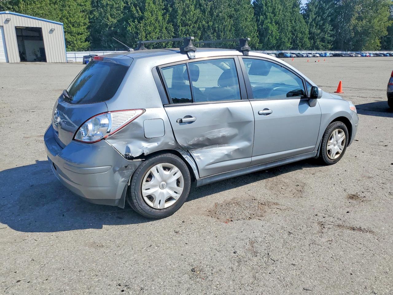 2010 Nissan Versa 1.8 S Silver vin: 3N1BC1CP4AL462115