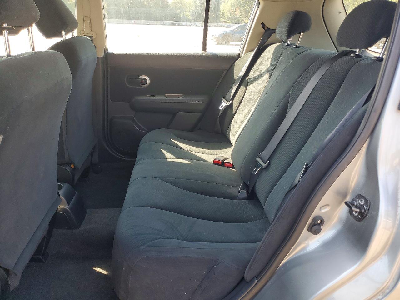 2010 Nissan Versa 1.8 S Silver vin: 3N1BC1CP4AL462115