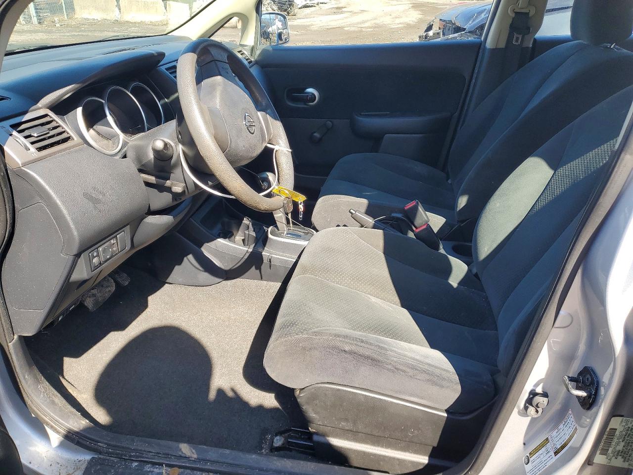 2010 Nissan Versa 1.8 S Silver vin: 3N1BC1CP4AL467654
