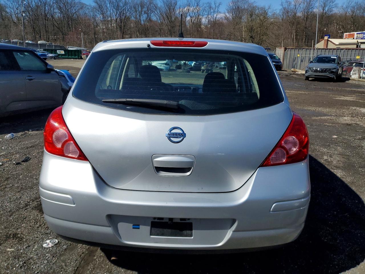 2010 Nissan Versa 1.8 S Silver vin: 3N1BC1CP4AL467654