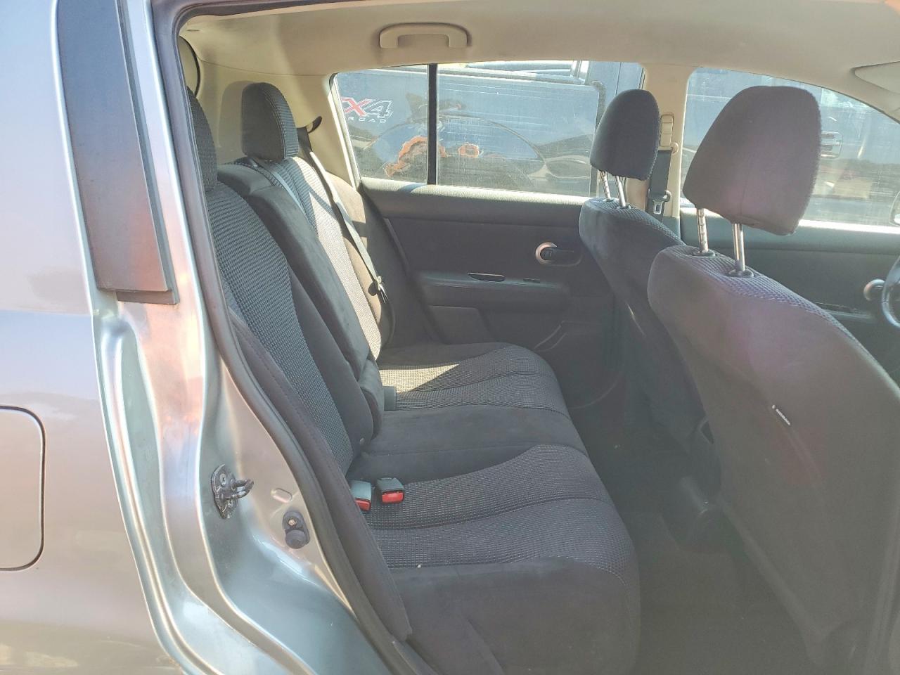 2011 Nissan Versa 1.8 S Серый vin: 3N1BC1CP4BL389734