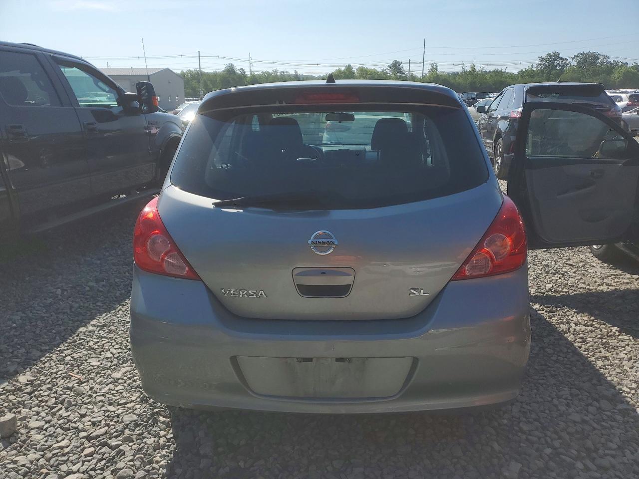 2011 Nissan Versa 1.8 S Серый vin: 3N1BC1CP4BL389734