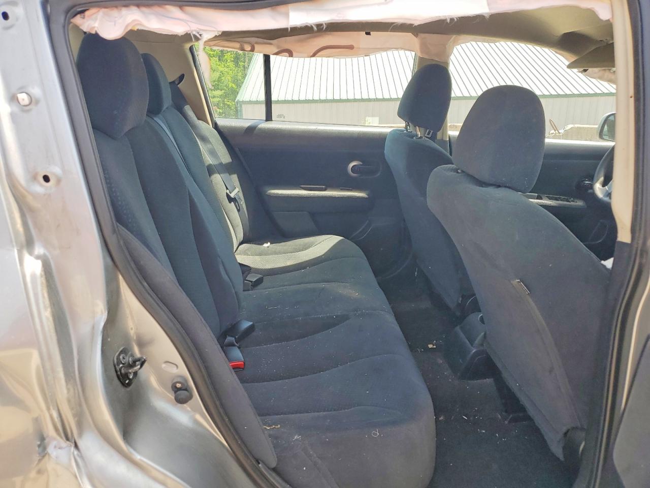 2011 Nissan Versa 1.8 S Silver vin: 3N1BC1CP4BL426152