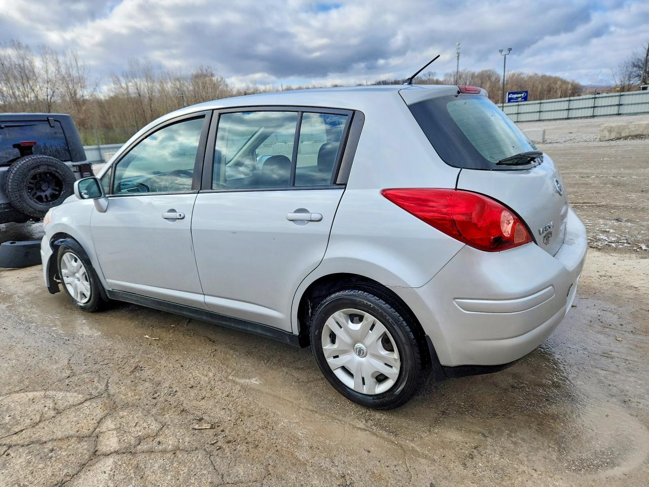 2011 Nissan Versa 1.8 S Silver vin: 3N1BC1CP4BL434462