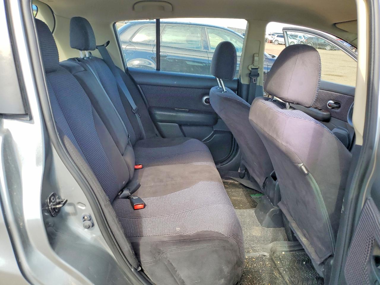 2011 Nissan Versa 1.8 S Silver vin: 3N1BC1CP4BL477246