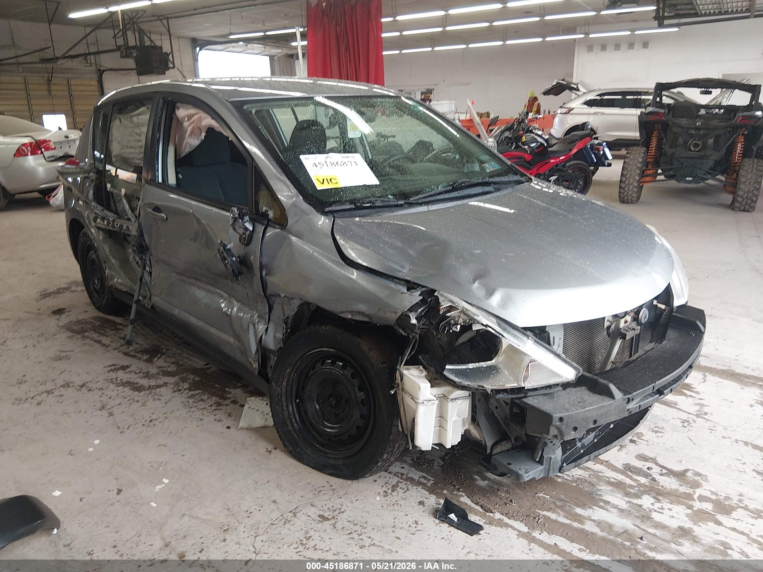2011 Nissan Versa 1.8s Silver vin: 3N1BC1CP4BL492930