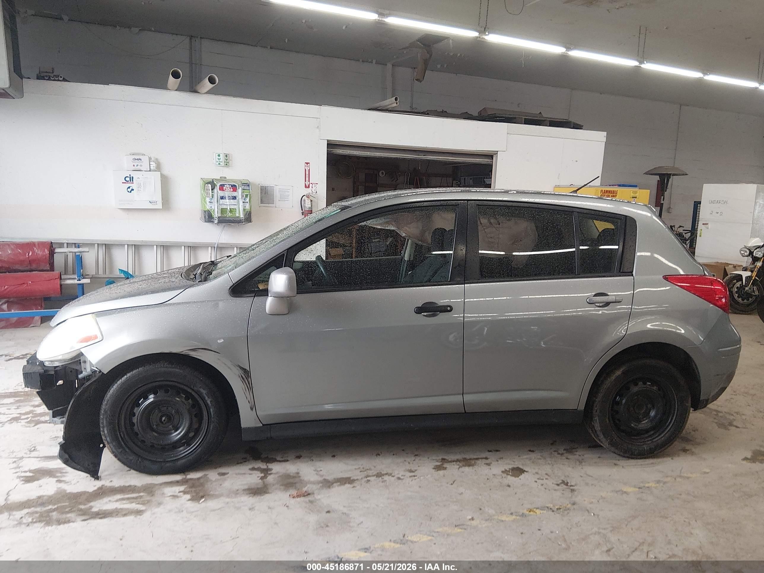 2011 Nissan Versa 1.8s Silver vin: 3N1BC1CP4BL492930