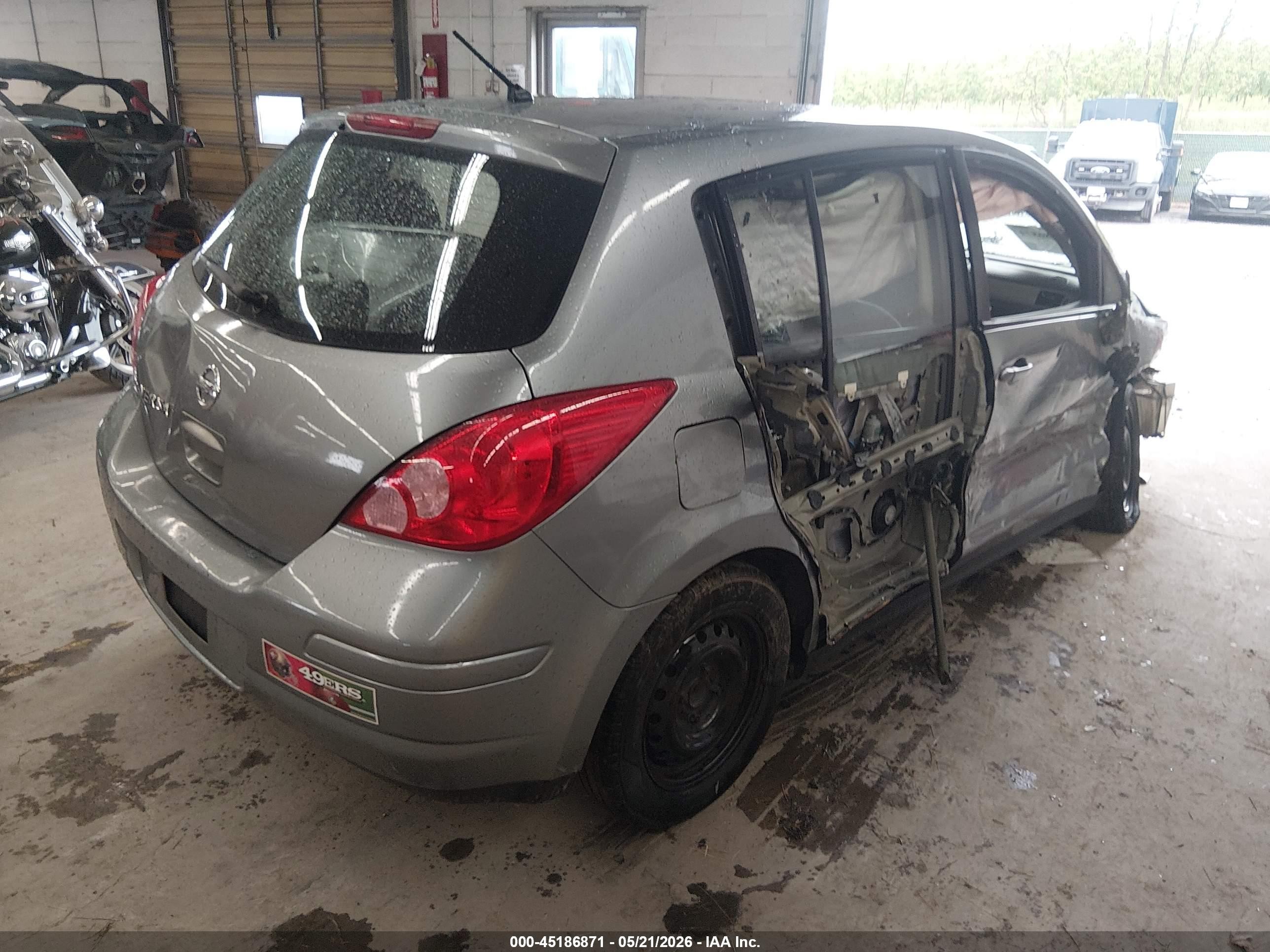 2011 Nissan Versa 1.8s Silver vin: 3N1BC1CP4BL492930