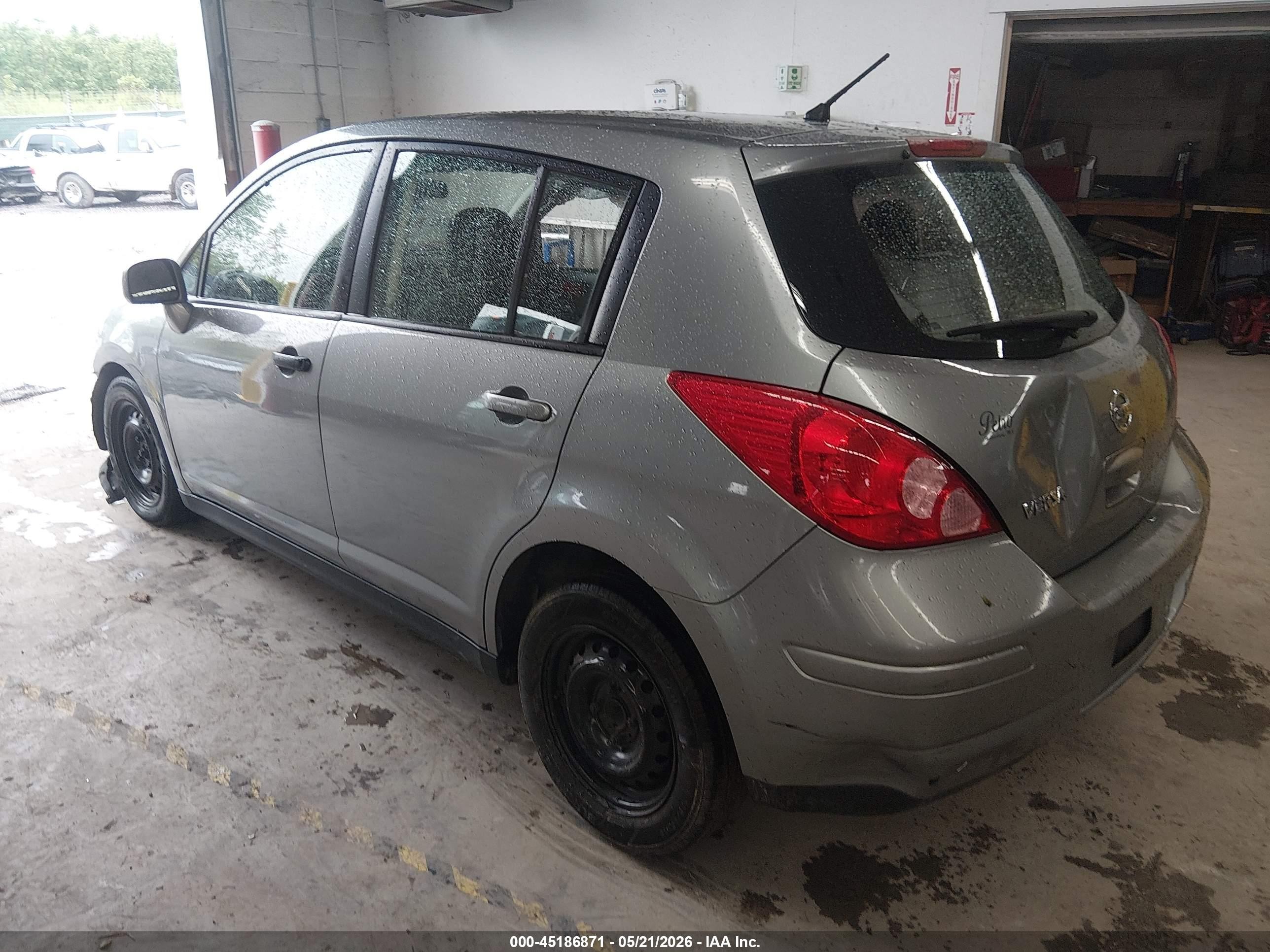 2011 Nissan Versa 1.8s Silver vin: 3N1BC1CP4BL492930