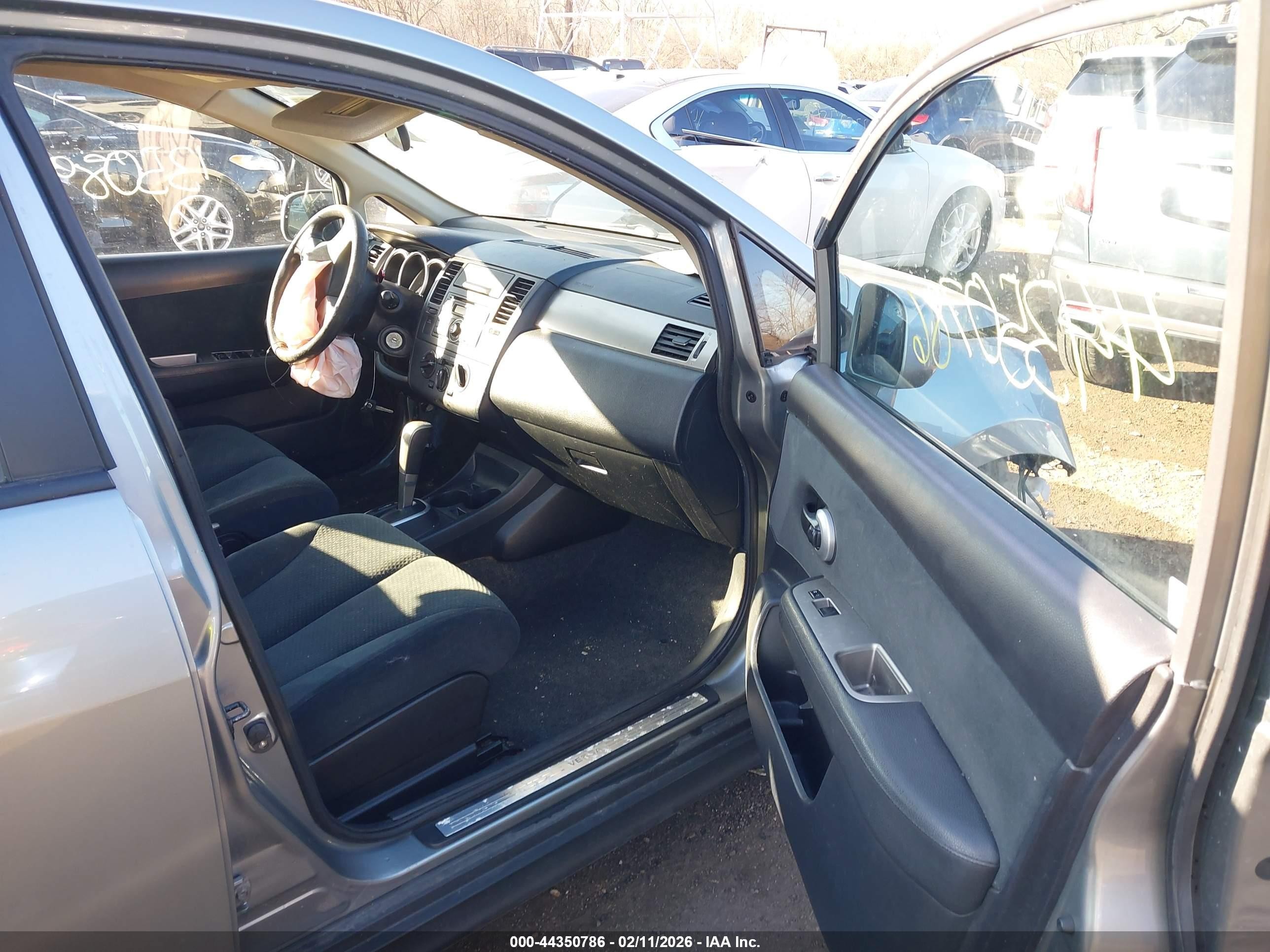 2011 Nissan Versa 1.8s Silver vin: 3N1BC1CP4BL512576