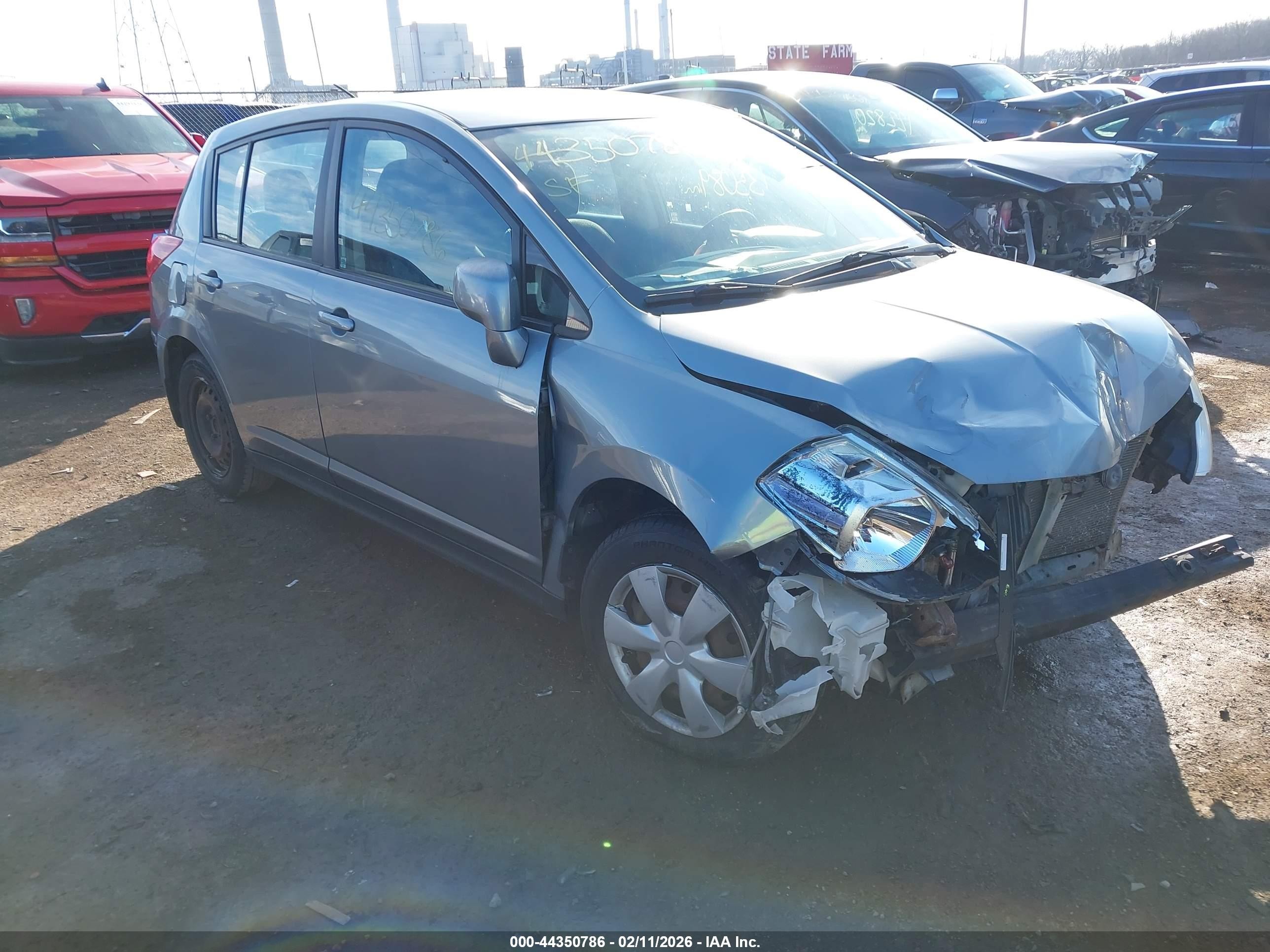 2011 Nissan Versa 1.8s Серебряный vin: 3N1BC1CP4BL512576