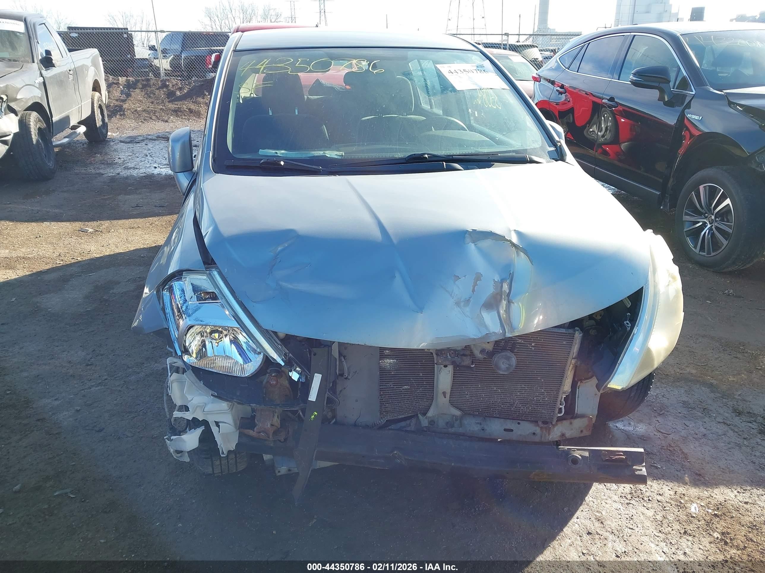 2011 Nissan Versa 1.8s Silver vin: 3N1BC1CP4BL512576