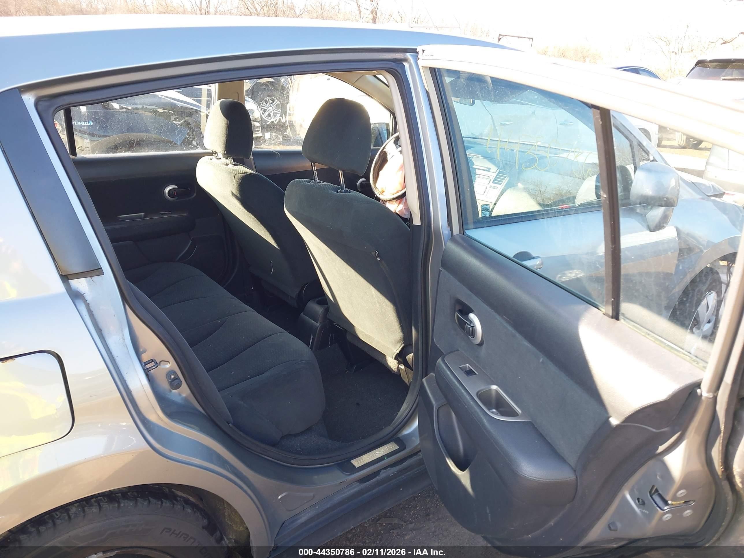 2011 Nissan Versa 1.8s Silver vin: 3N1BC1CP4BL512576
