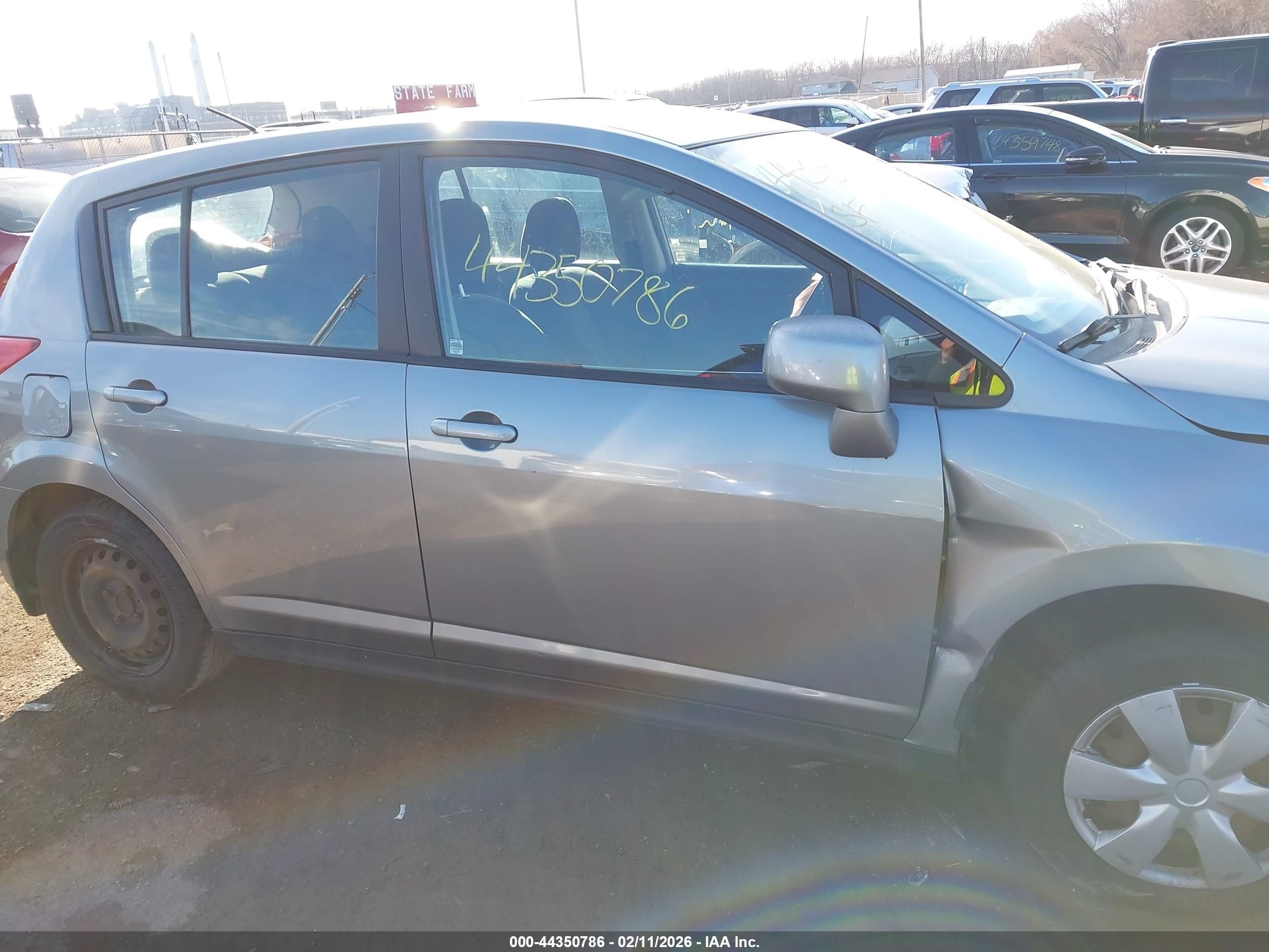 2011 Nissan Versa 1.8s Silver vin: 3N1BC1CP4BL512576
